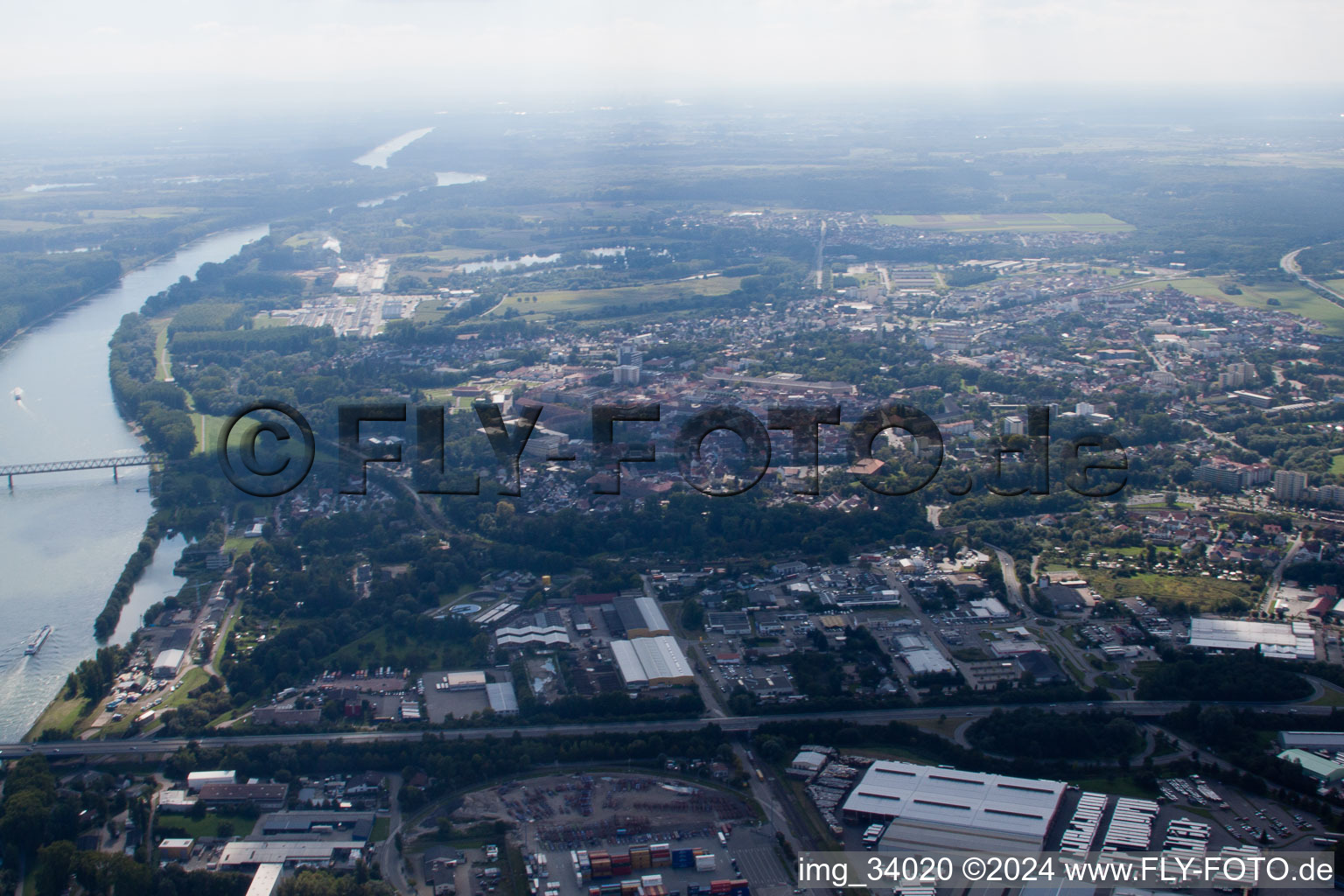 Vue aérienne de Du nord à Germersheim dans le département Rhénanie-Palatinat, Allemagne