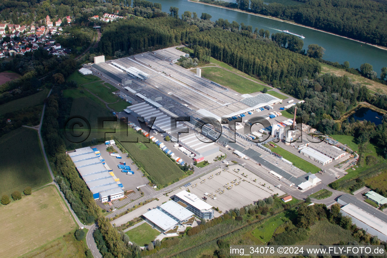 Nolte-Möbel/Holzwerk GmbH à Germersheim dans le département Rhénanie-Palatinat, Allemagne vue du ciel