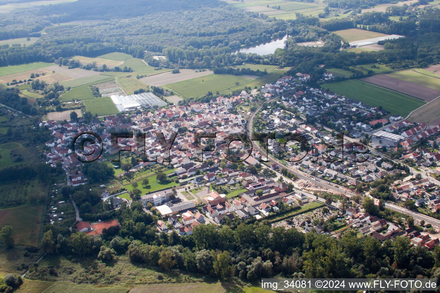 Vue d'oiseau de Quartier Sondernheim in Germersheim dans le département Rhénanie-Palatinat, Allemagne