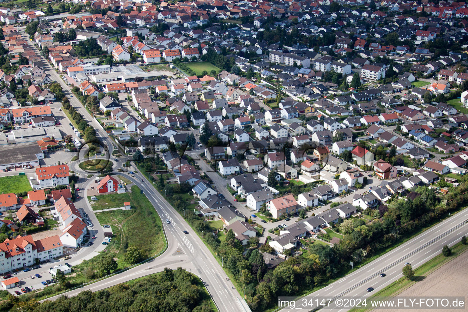 Rülzheim dans le département Rhénanie-Palatinat, Allemagne du point de vue du drone