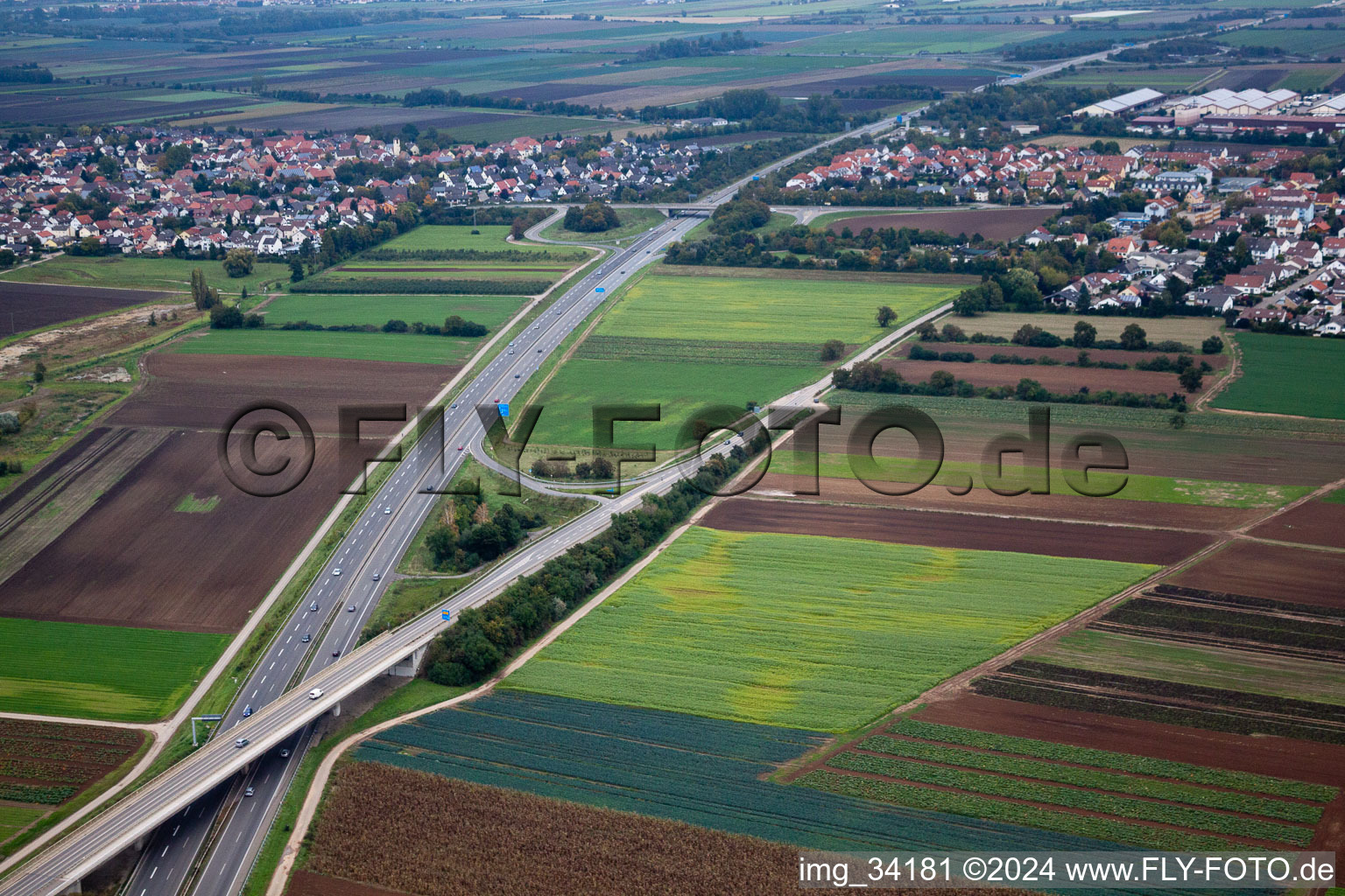 Quartier Assenheim in Hochdorf-Assenheim dans le département Rhénanie-Palatinat, Allemagne d'en haut