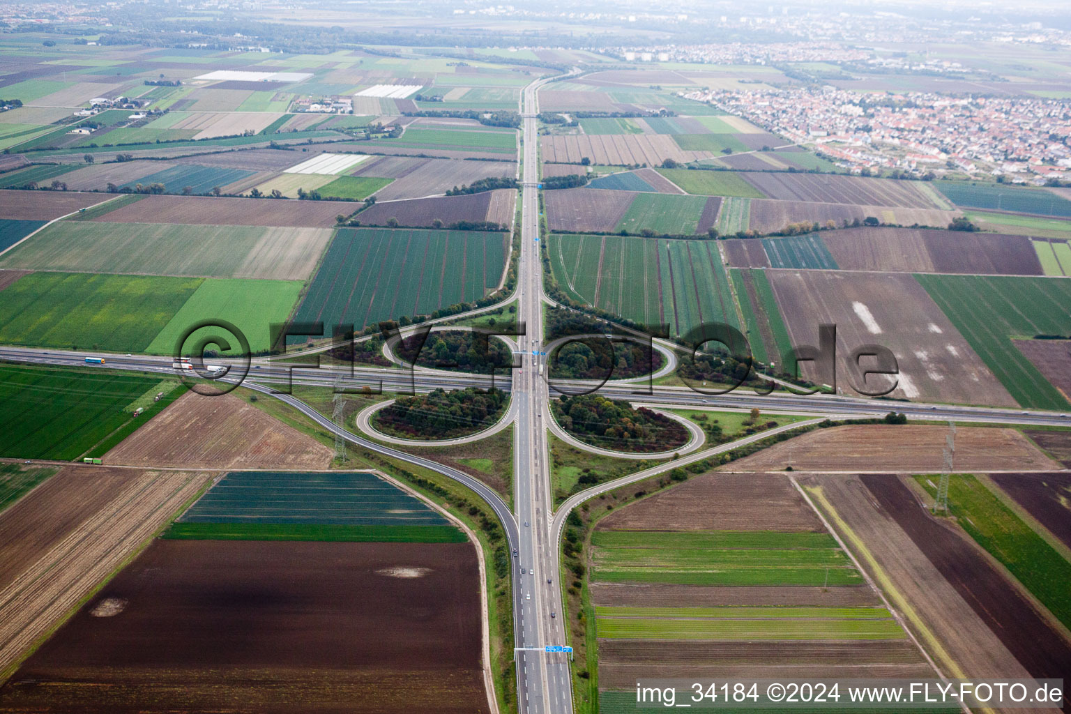 Mutterstadt dans le département Rhénanie-Palatinat, Allemagne depuis l'avion