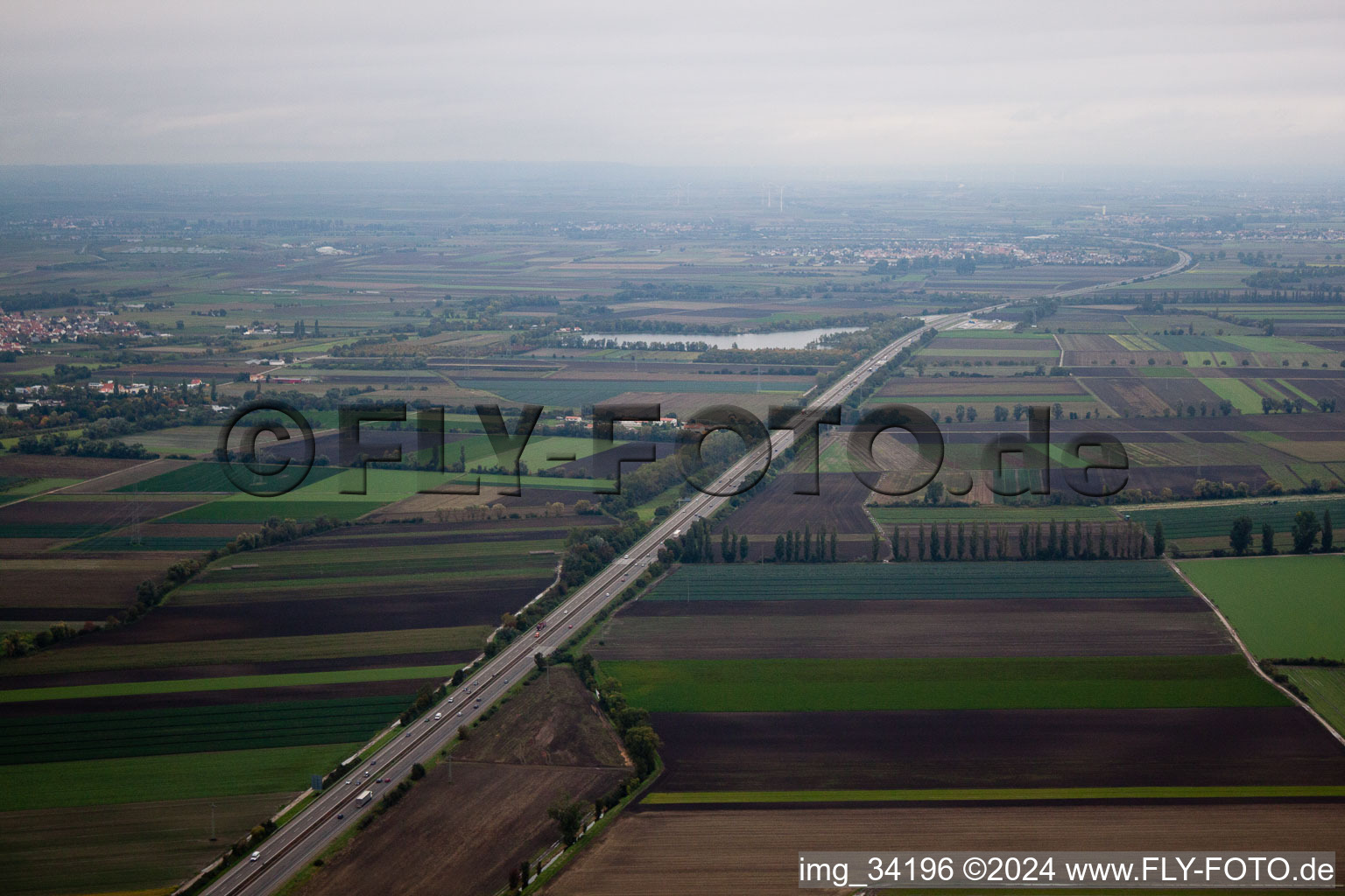 Vue aérienne de A61 à le quartier Eppstein in Frankenthal dans le département Rhénanie-Palatinat, Allemagne