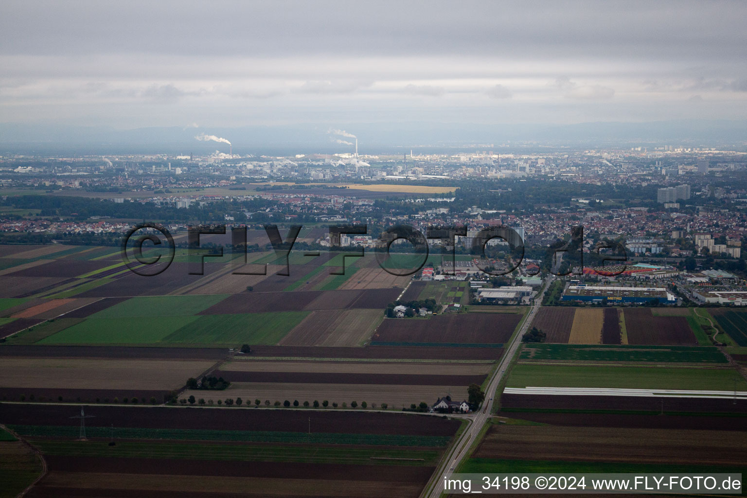 Vue aérienne de De l'ouest à le quartier Oggersheim in Ludwigshafen am Rhein dans le département Rhénanie-Palatinat, Allemagne