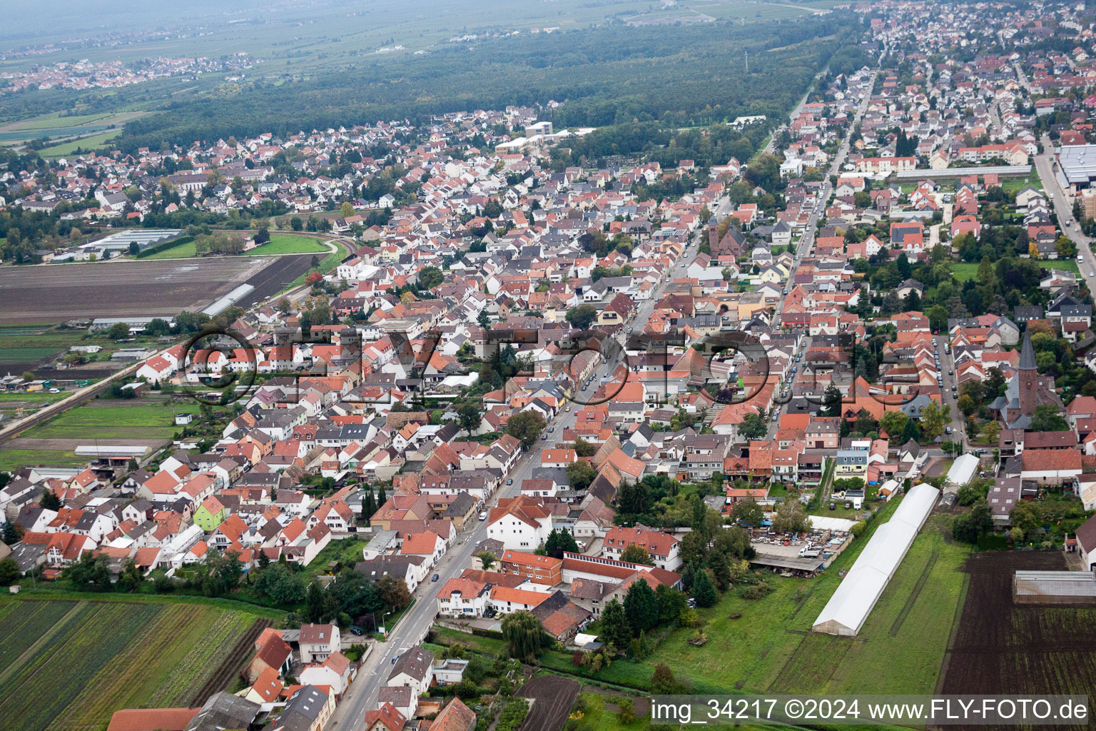 Maxdorf dans le département Rhénanie-Palatinat, Allemagne depuis l'avion