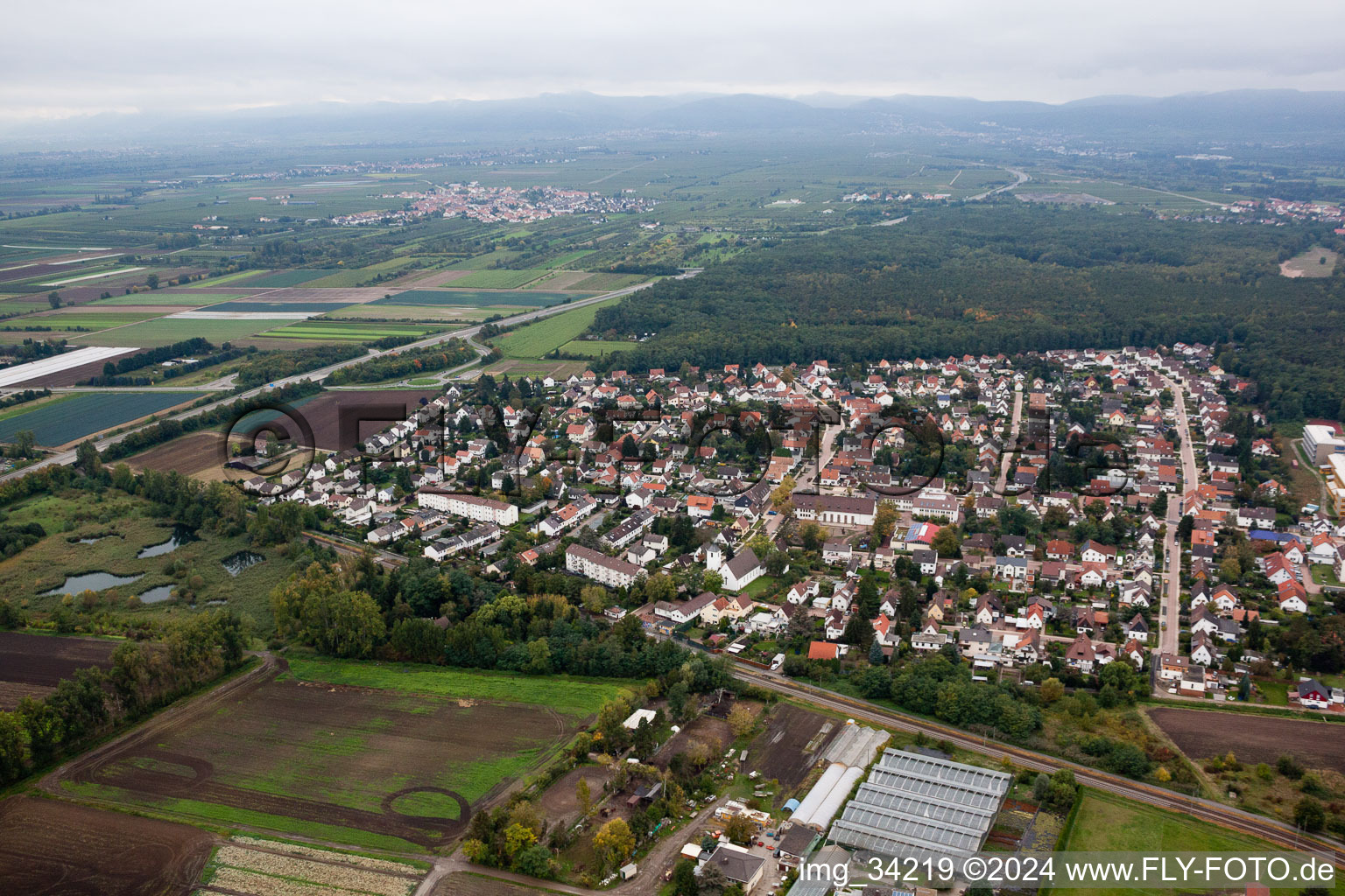 Maxdorf dans le département Rhénanie-Palatinat, Allemagne vue du ciel