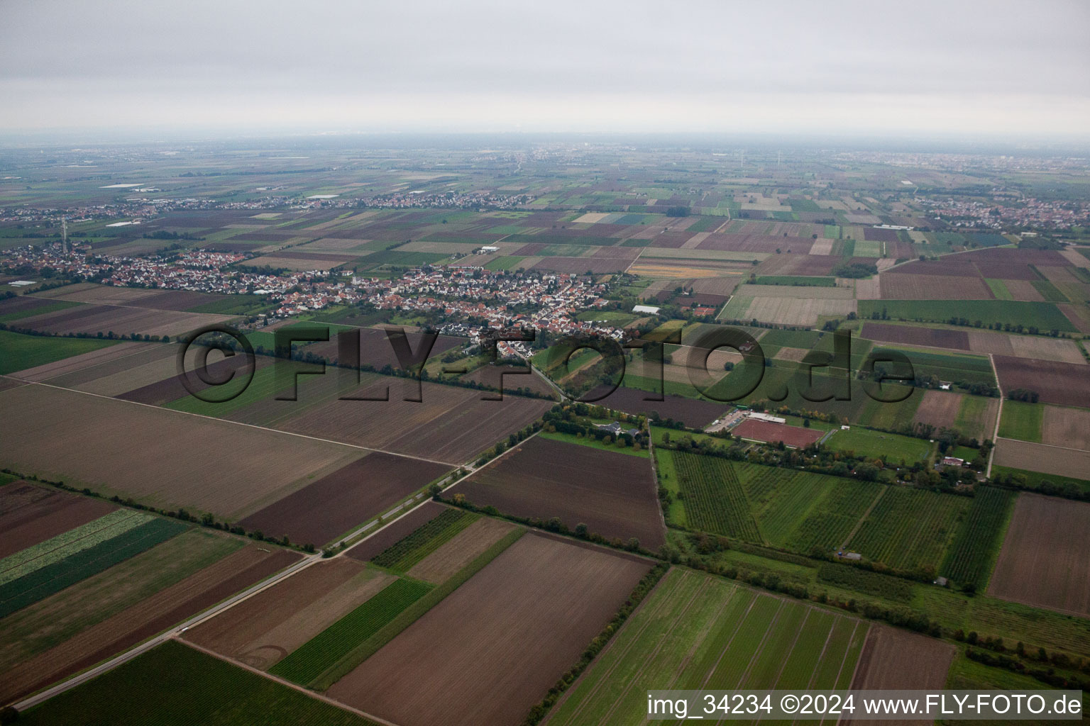 Gönnheim dans le département Rhénanie-Palatinat, Allemagne d'un drone