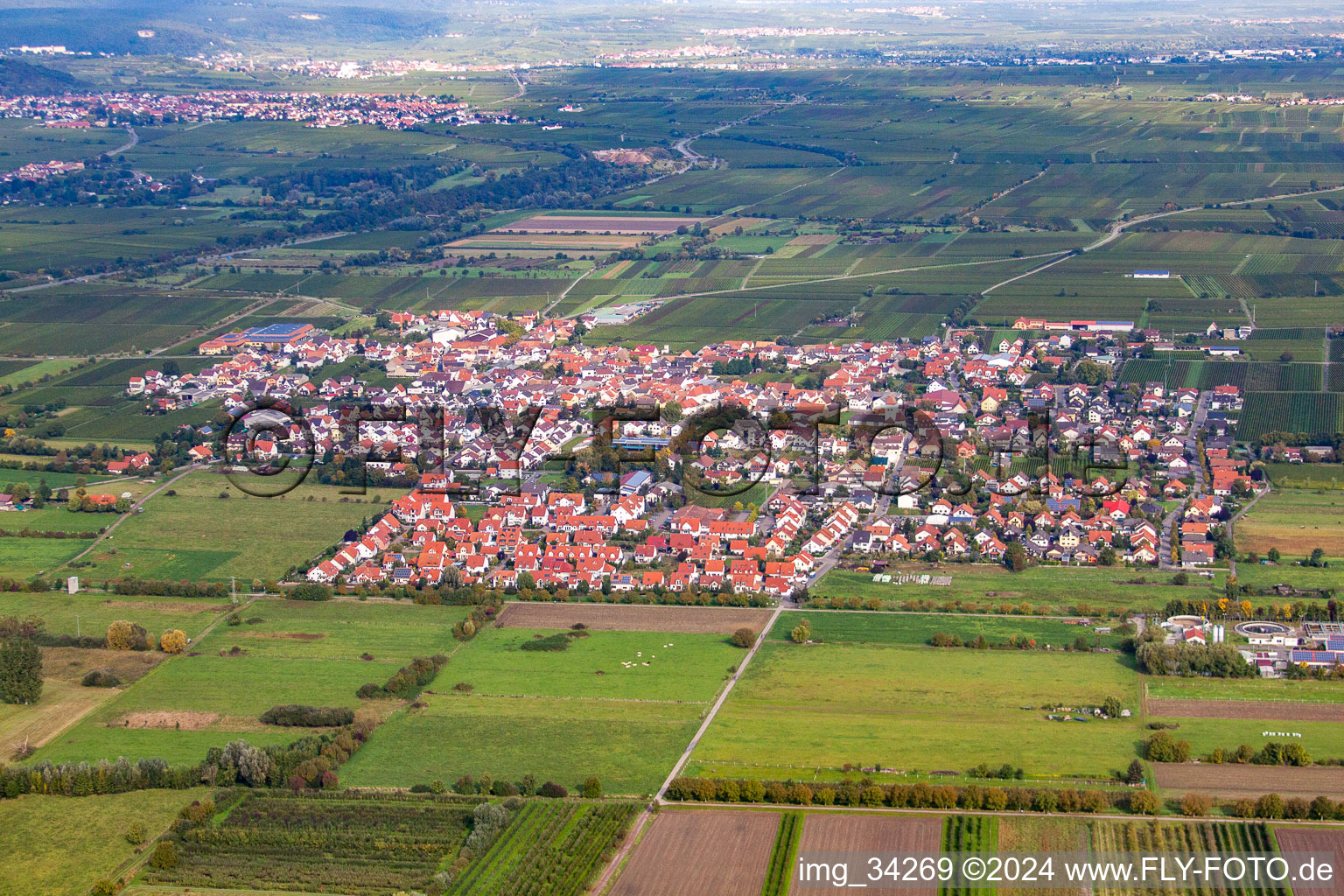 Vue aérienne de Bon S à le quartier Niederkirchen in Niederkirchen bei Deidesheim dans le département Rhénanie-Palatinat, Allemagne