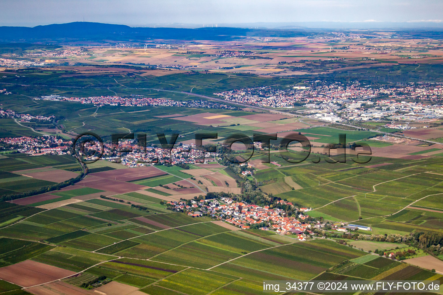 Vue aérienne de Saussenheim à Bissersheim dans le département Rhénanie-Palatinat, Allemagne