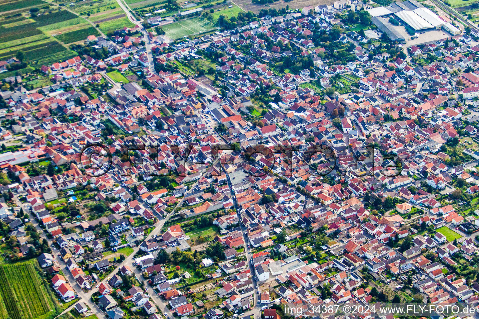 Weisenheim am Sand dans le département Rhénanie-Palatinat, Allemagne depuis l'avion