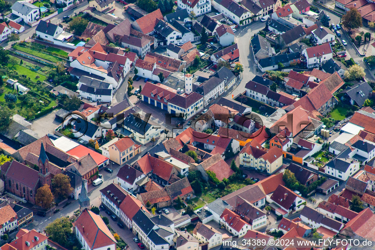 Vue d'oiseau de Weisenheim am Sand dans le département Rhénanie-Palatinat, Allemagne