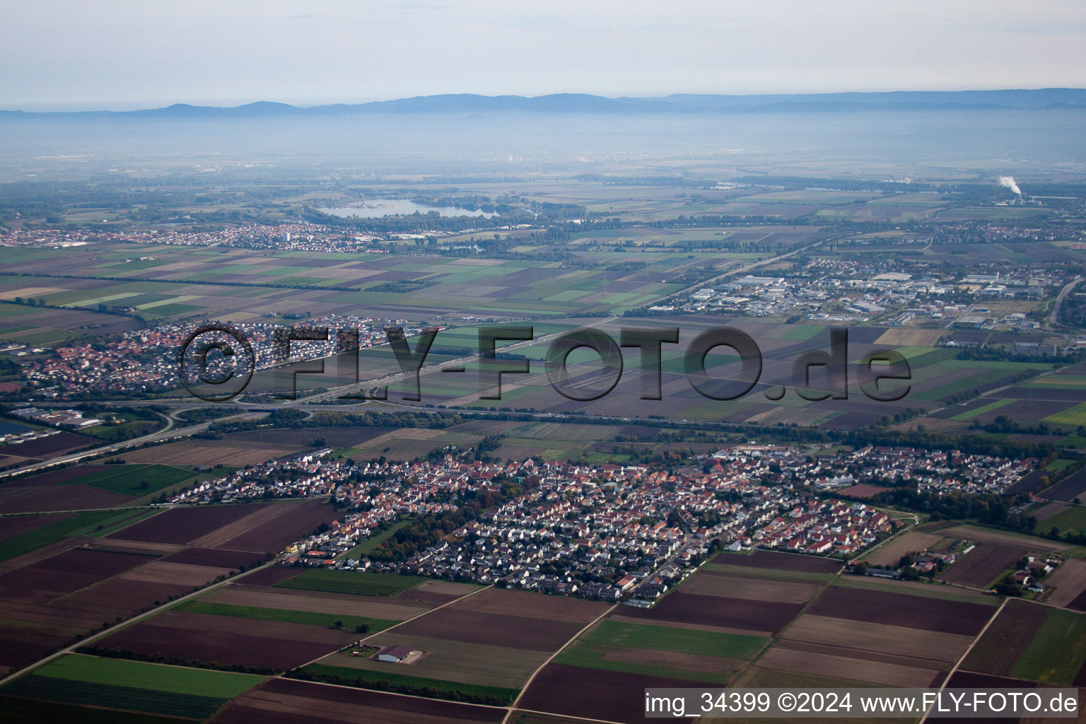 Vue aérienne de Heßheim dans le département Rhénanie-Palatinat, Allemagne