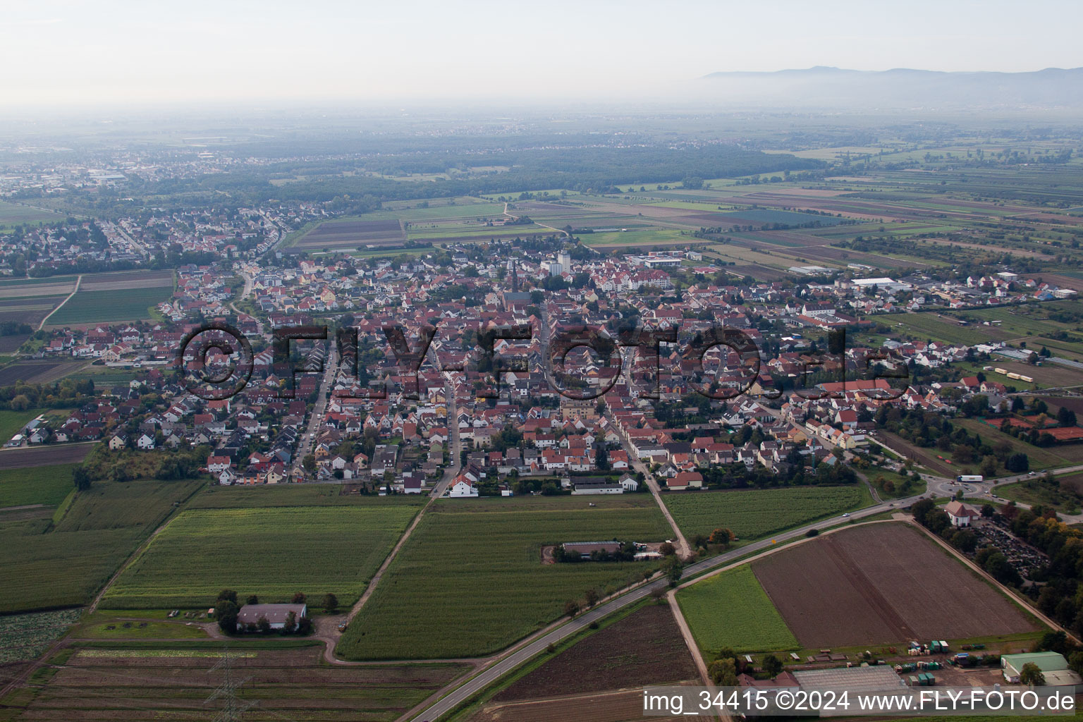 Lambsheim dans le département Rhénanie-Palatinat, Allemagne vue d'en haut