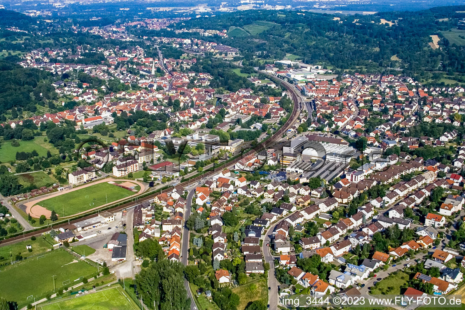 Vue aérienne de Maison de Berg à le quartier Berghausen in Pfinztal dans le département Bade-Wurtemberg, Allemagne