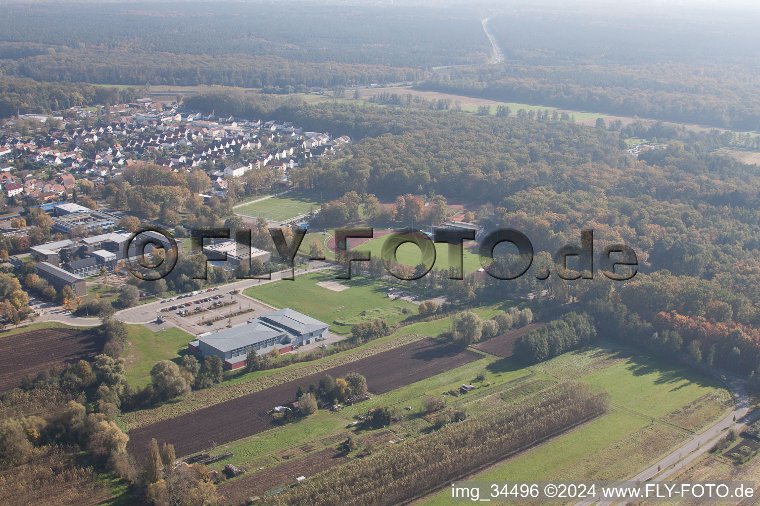 Vue d'oiseau de Stade Bienwald à Kandel dans le département Rhénanie-Palatinat, Allemagne