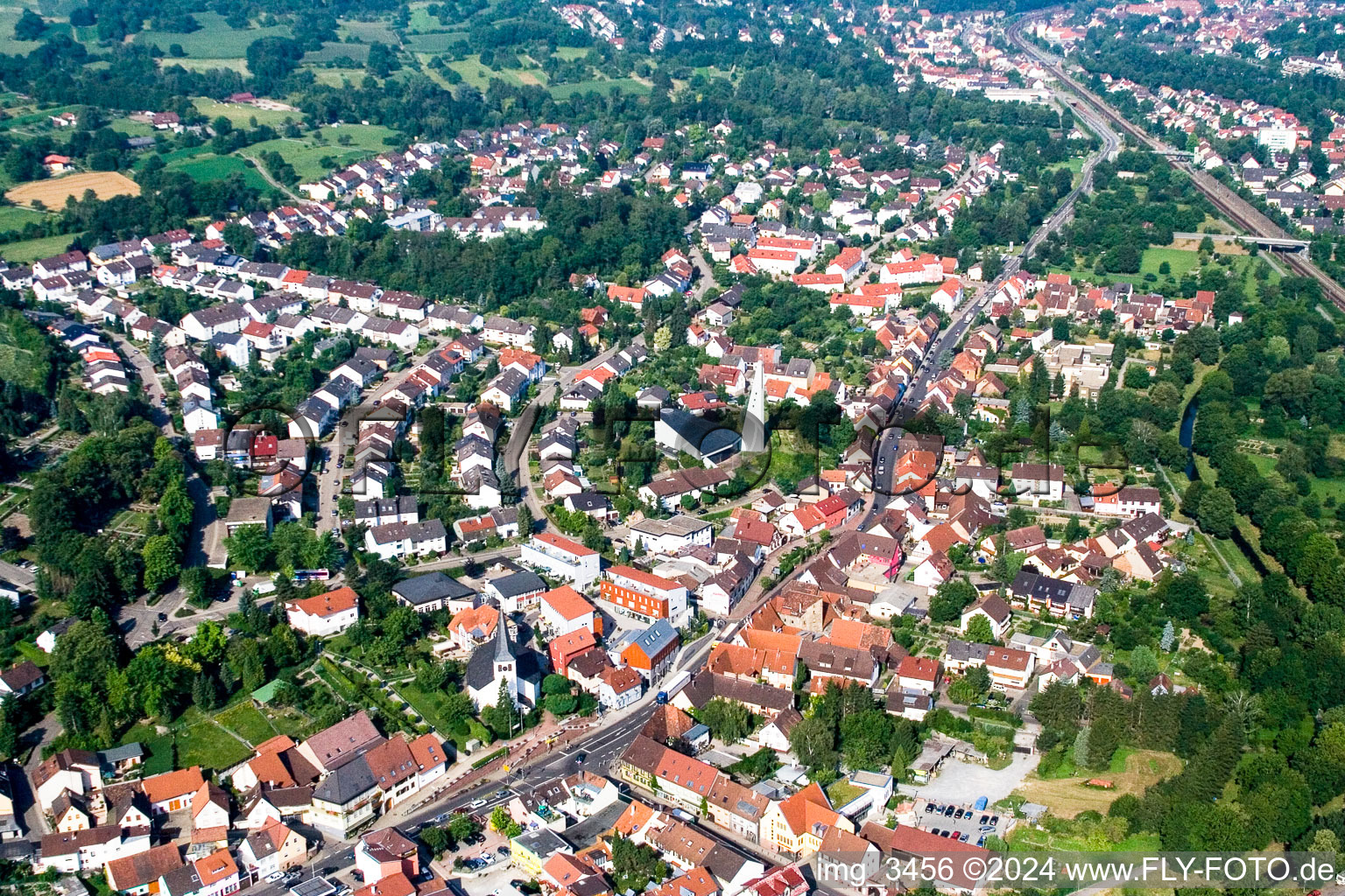 Vue aérienne de Quartier Berghausen in Pfinztal dans le département Bade-Wurtemberg, Allemagne