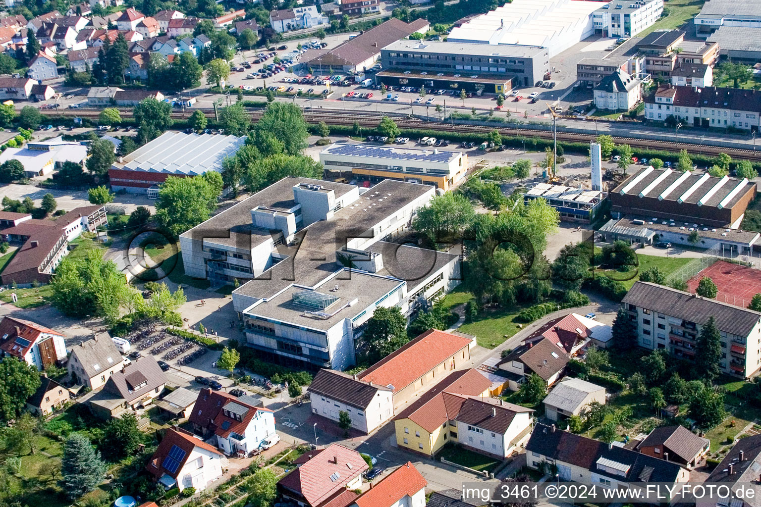 Ludwig-Marum-Gymnasium Pfinztal à le quartier Berghausen in Pfinztal dans le département Bade-Wurtemberg, Allemagne d'un drone