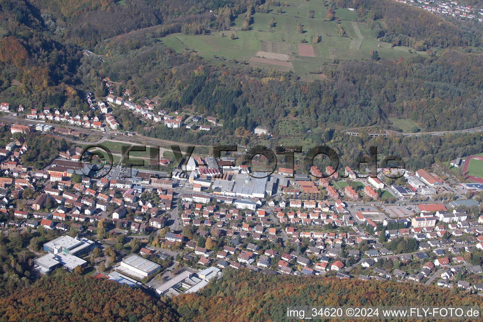 Photographie aérienne de Annweiler am Trifels dans le département Rhénanie-Palatinat, Allemagne