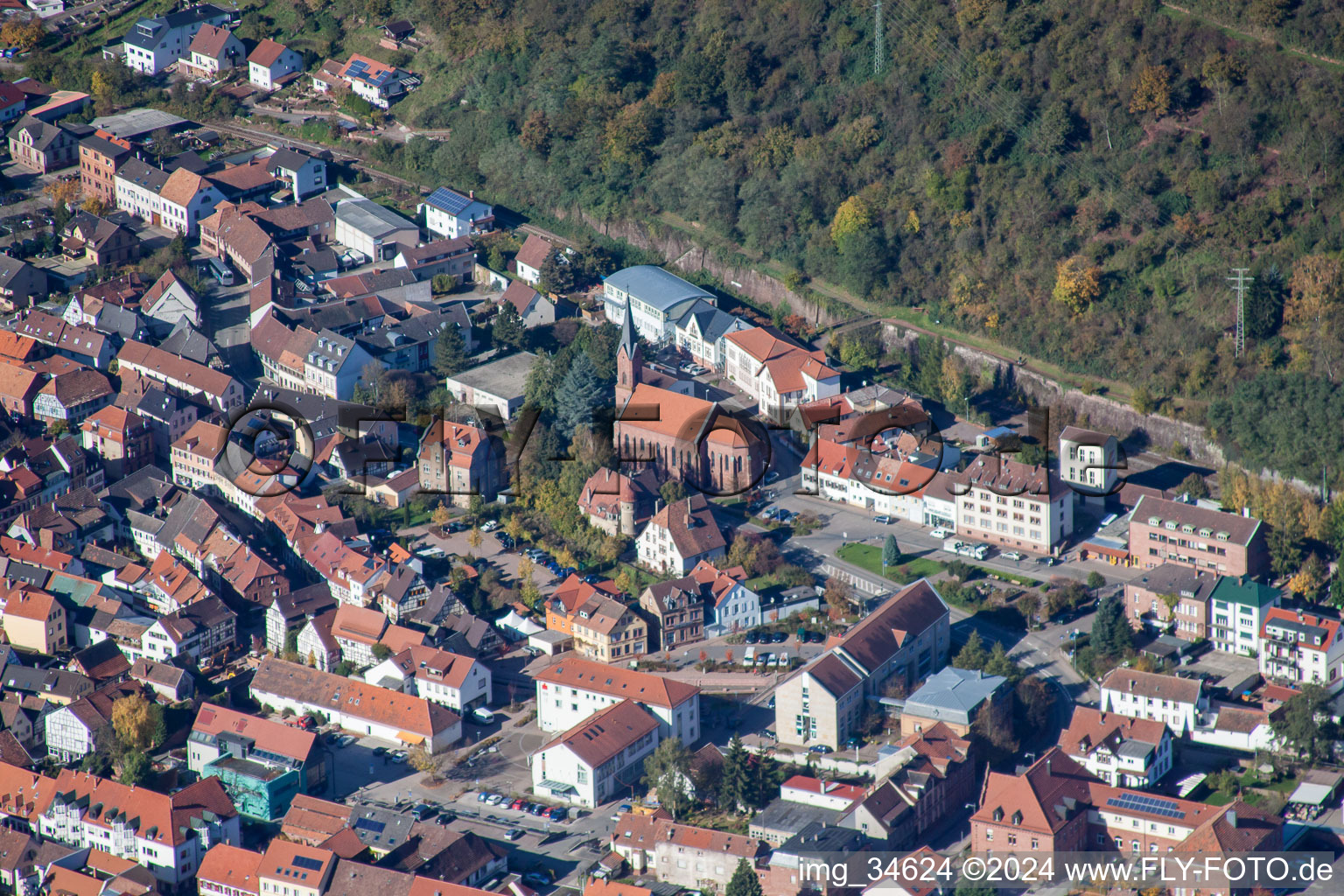 Vue aérienne de Saint Joseph à Annweiler am Trifels dans le département Rhénanie-Palatinat, Allemagne