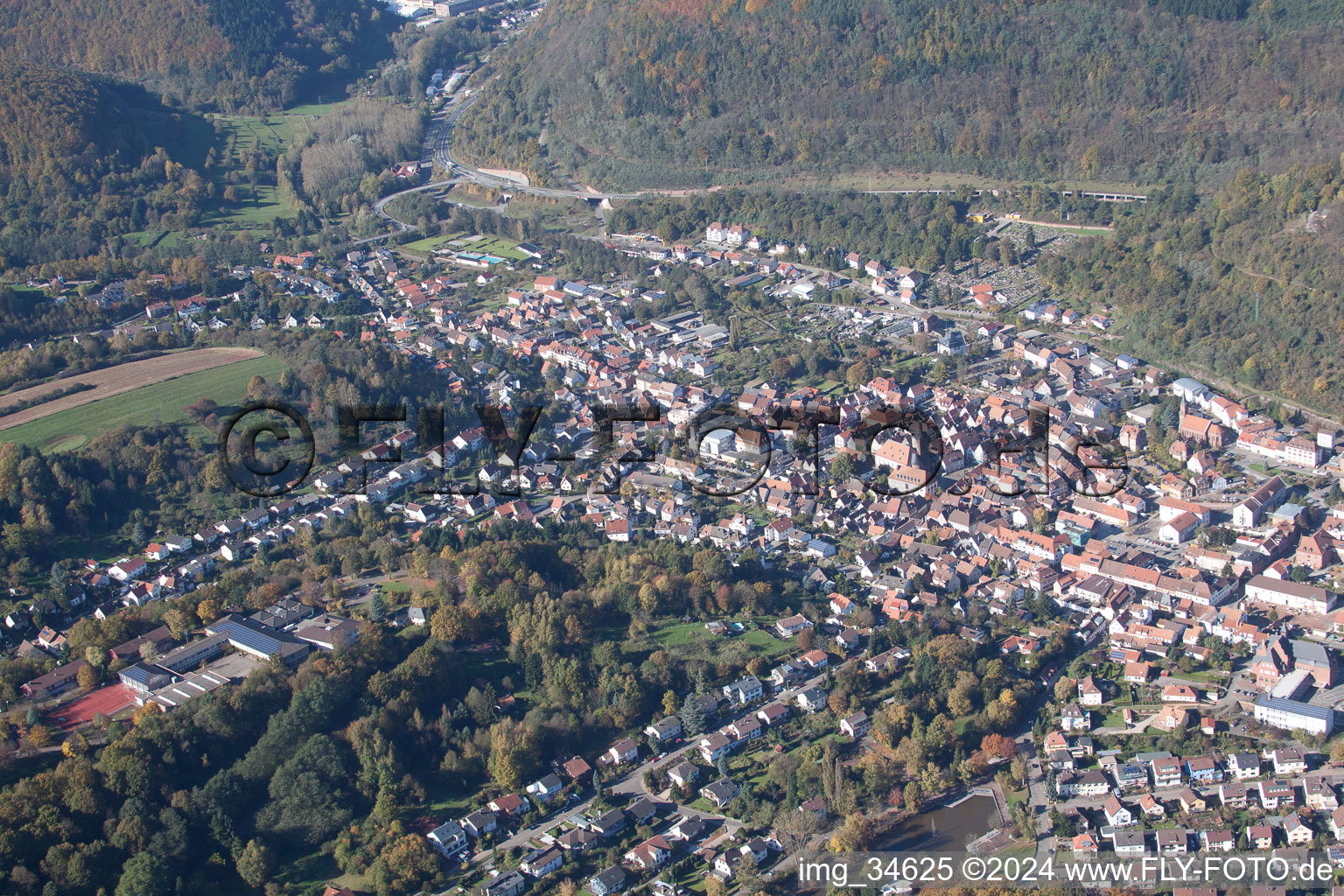 Annweiler am Trifels dans le département Rhénanie-Palatinat, Allemagne hors des airs