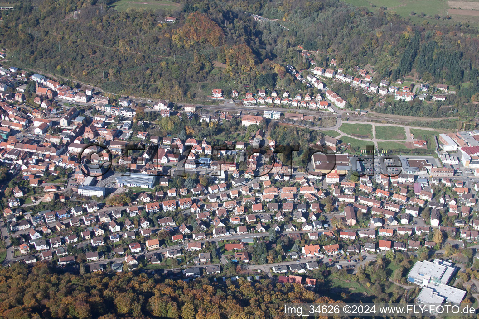 Annweiler am Trifels dans le département Rhénanie-Palatinat, Allemagne vue d'en haut