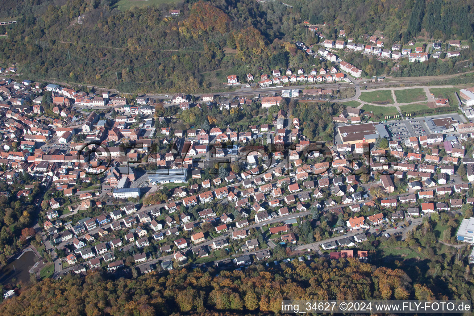 Annweiler am Trifels dans le département Rhénanie-Palatinat, Allemagne depuis l'avion