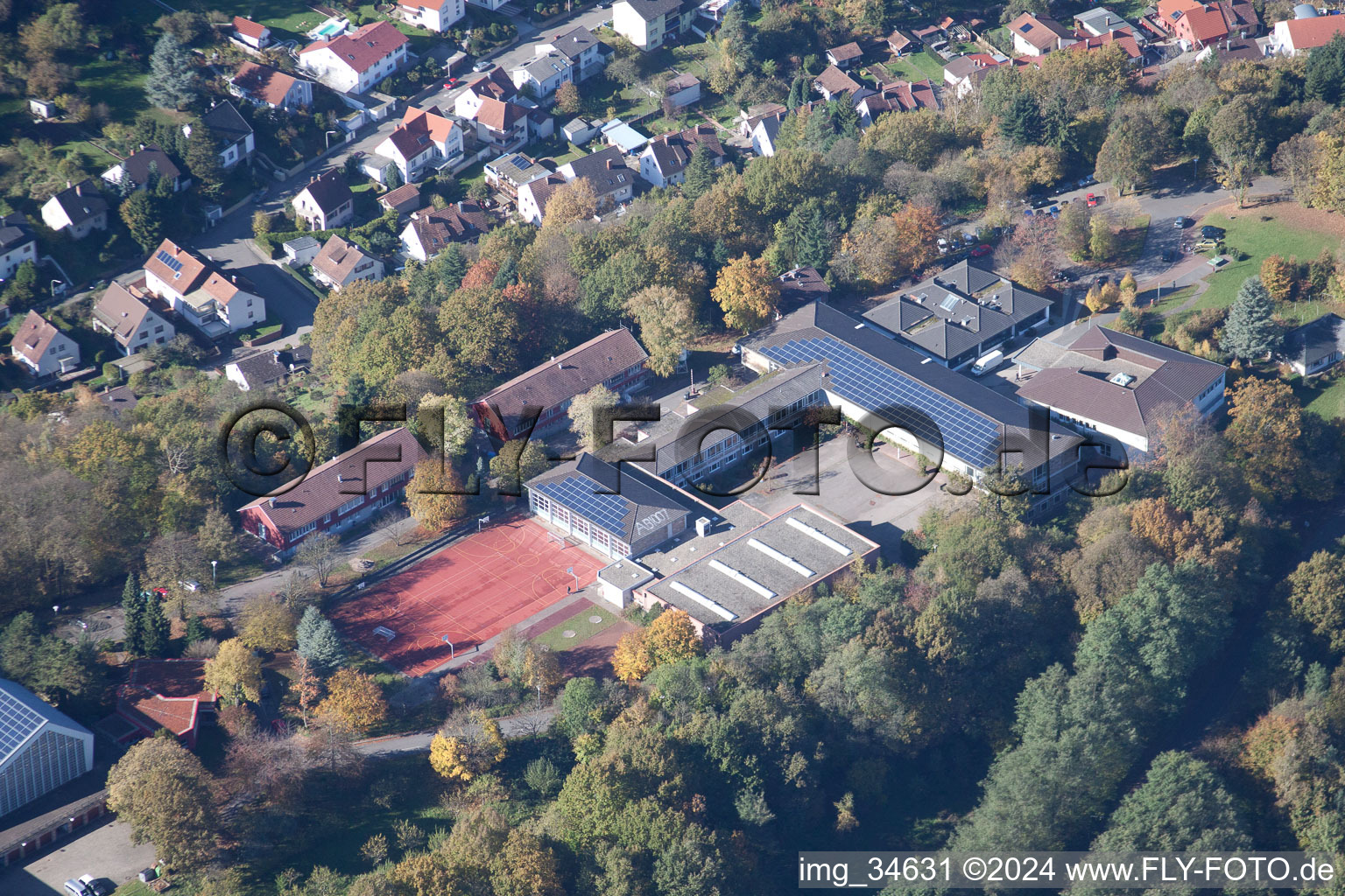 Photographie aérienne de Lycée privé Trifels à Annweiler am Trifels dans le département Rhénanie-Palatinat, Allemagne