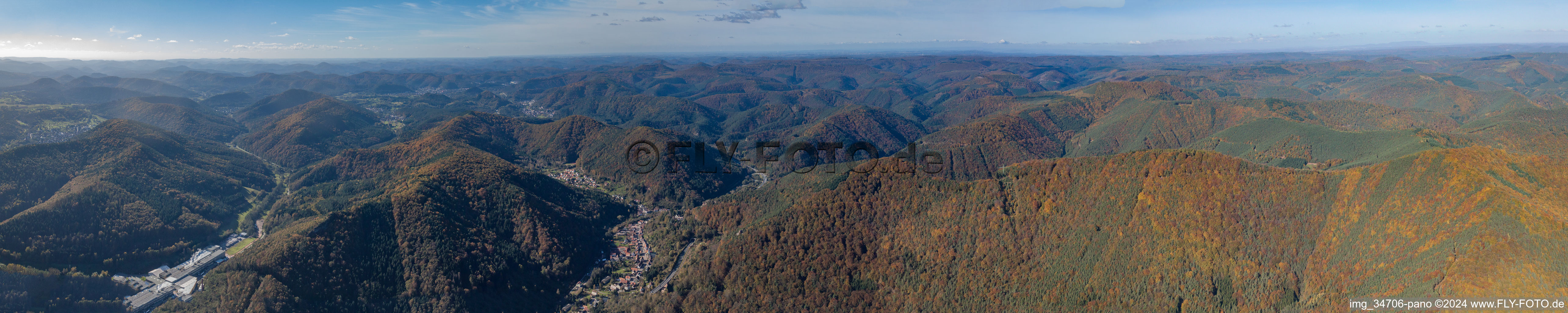 Vue aérienne de Panorama du Palatinat Queichtal à l'ouest à Rinnthal dans le département Rhénanie-Palatinat, Allemagne