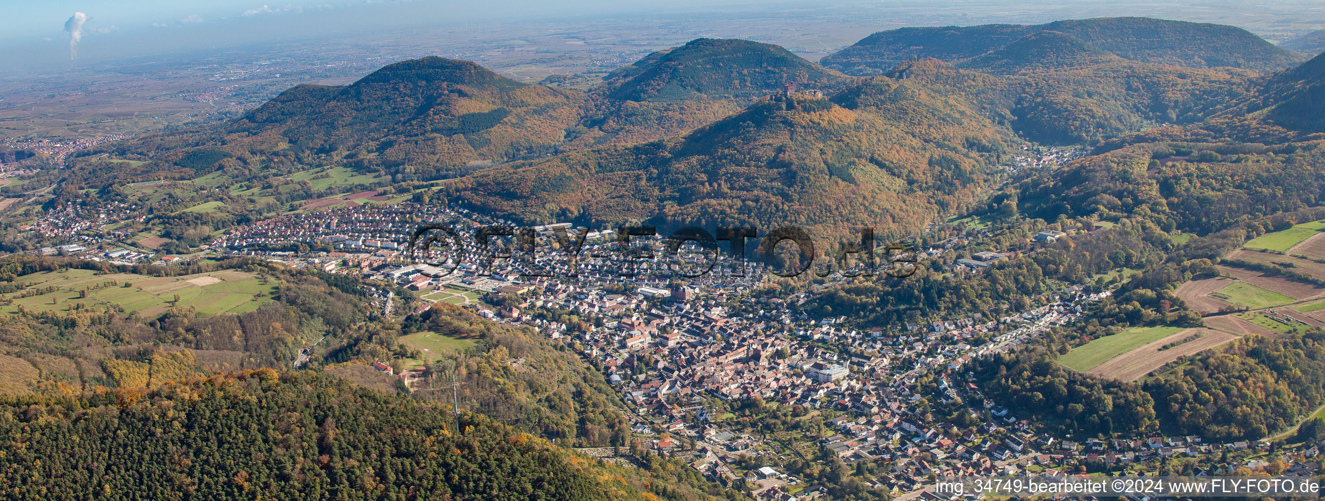 Vue aérienne de Centre-ville au centre-ville à Annweiler am Trifels dans le département Rhénanie-Palatinat, Allemagne