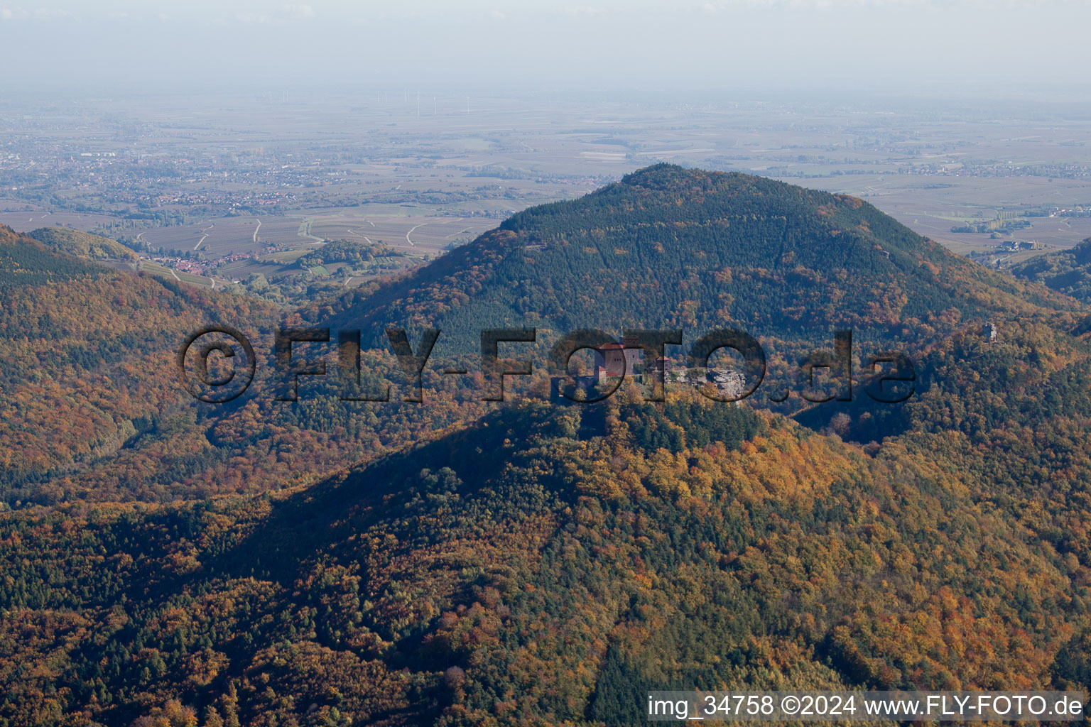 Vue oblique de Château de Trifels à Annweiler am Trifels dans le département Rhénanie-Palatinat, Allemagne