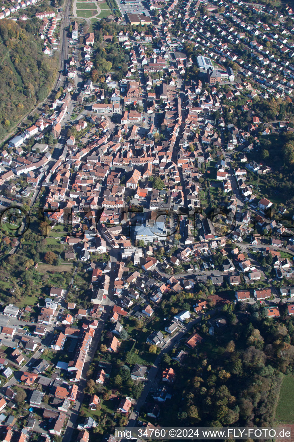 Annweiler am Trifels dans le département Rhénanie-Palatinat, Allemagne d'un drone