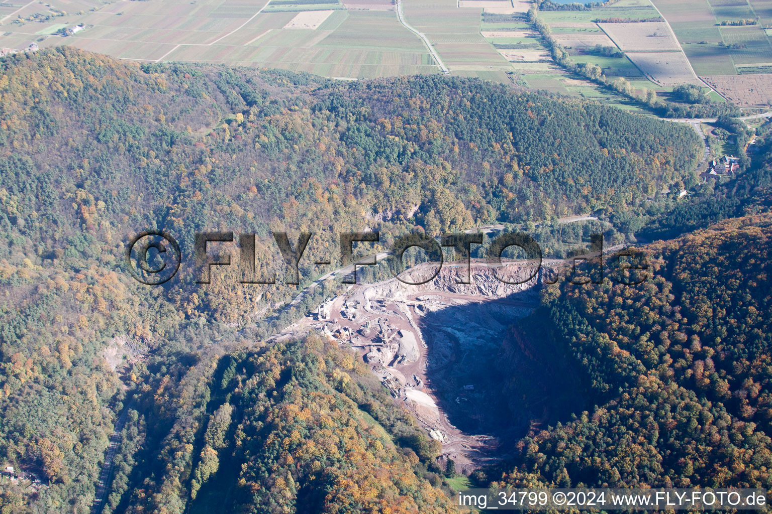 Vue aérienne de Carrière à Klingenmünster dans le département Rhénanie-Palatinat, Allemagne