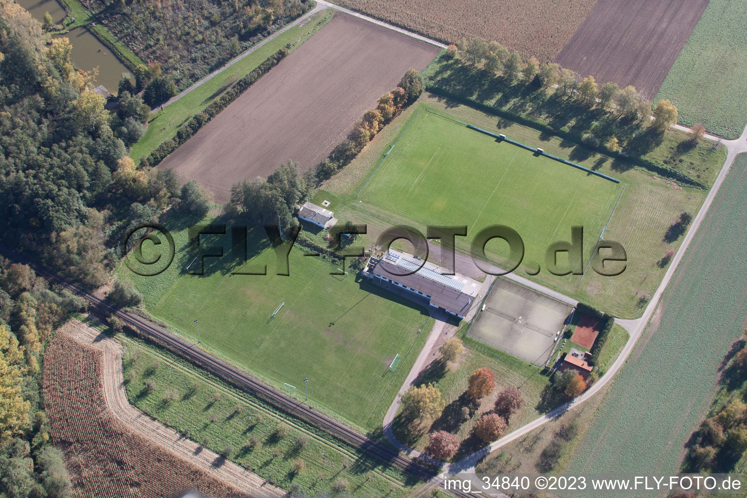 Vue aérienne de Terrains de sport à Barbelroth dans le département Rhénanie-Palatinat, Allemagne