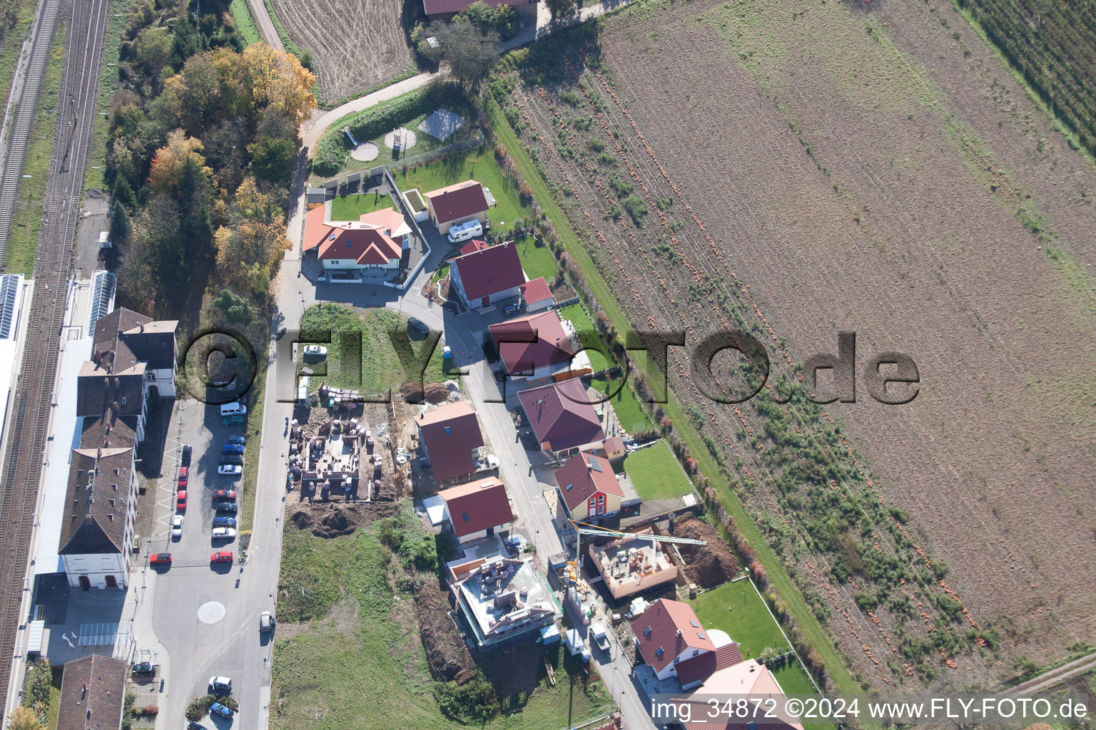 Gare à Winden dans le département Rhénanie-Palatinat, Allemagne vue d'en haut