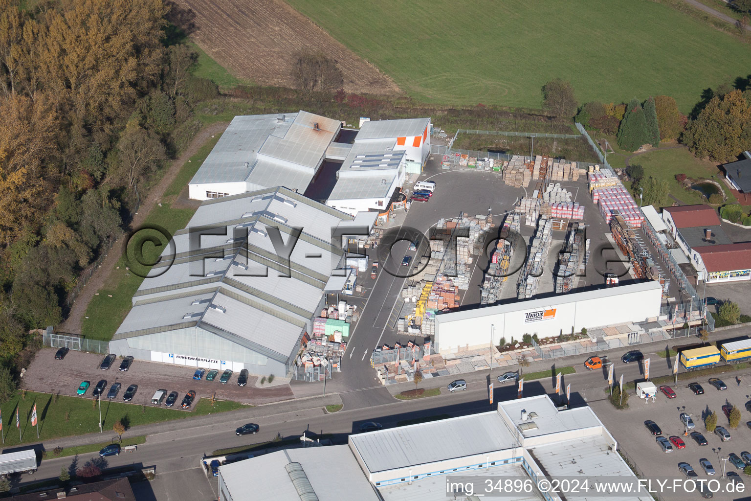 Vue d'oiseau de Zone industrielle de Horst à le quartier Minderslachen in Kandel dans le département Rhénanie-Palatinat, Allemagne