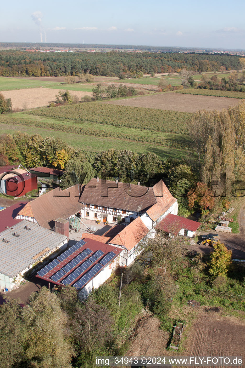 Moulin à rebord à Erlenbach bei Kandel dans le département Rhénanie-Palatinat, Allemagne d'en haut