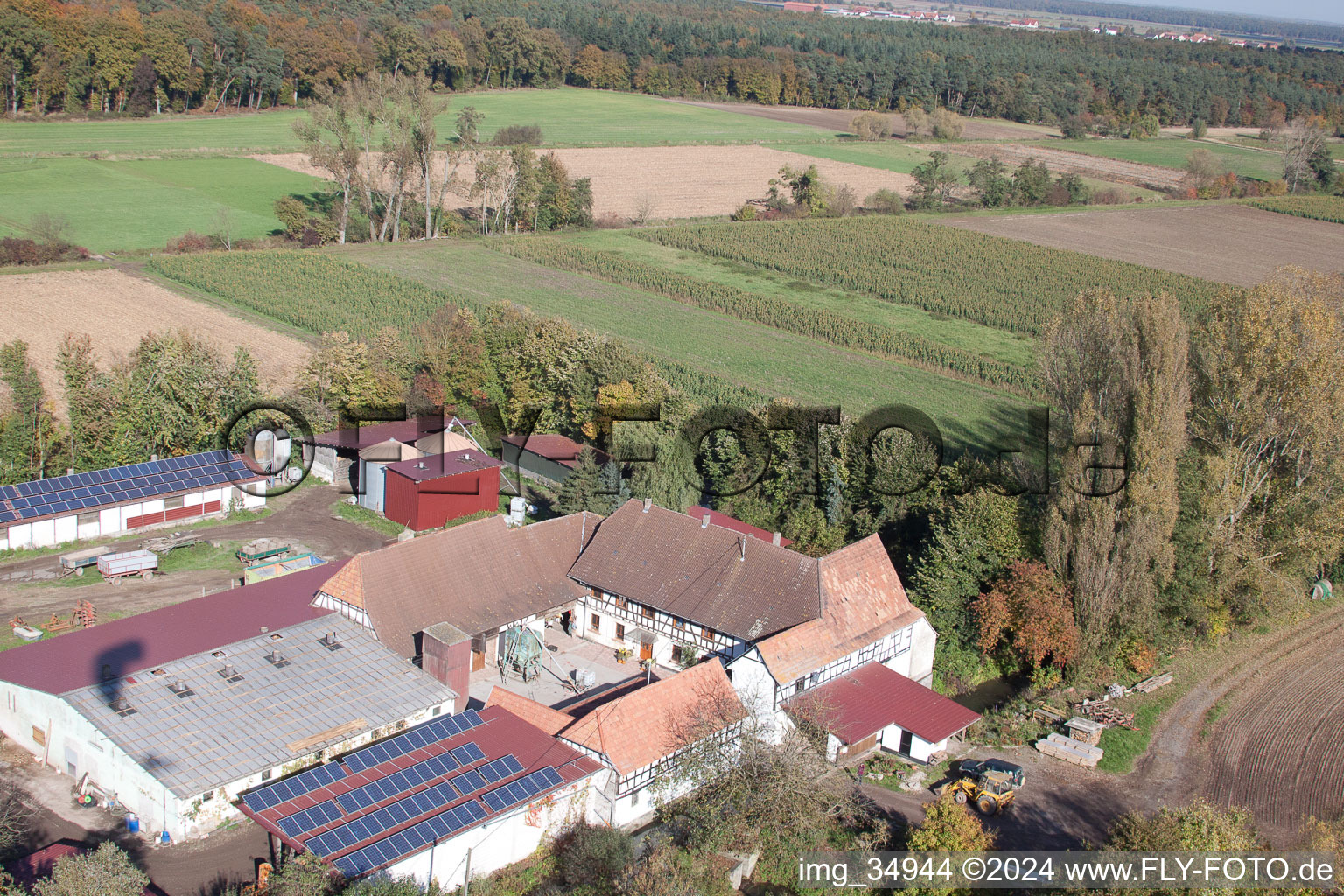 Moulin à rebord à Erlenbach bei Kandel dans le département Rhénanie-Palatinat, Allemagne hors des airs