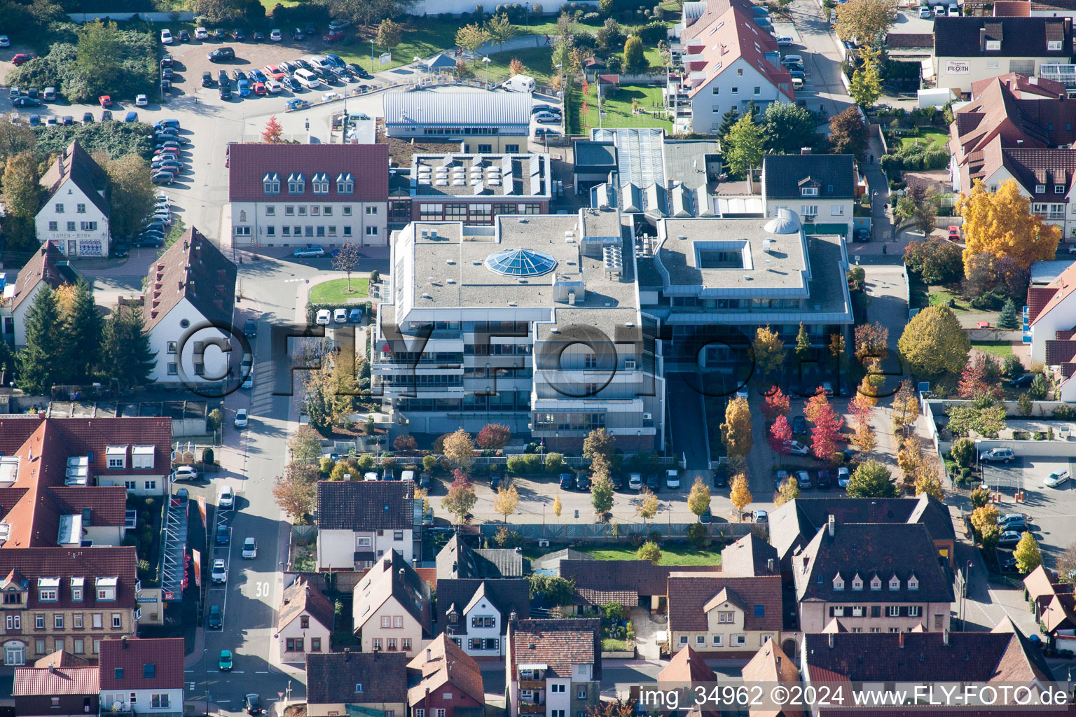 Vue aérienne de Gartenstrasse VBG, Sparkasse à Kandel dans le département Rhénanie-Palatinat, Allemagne