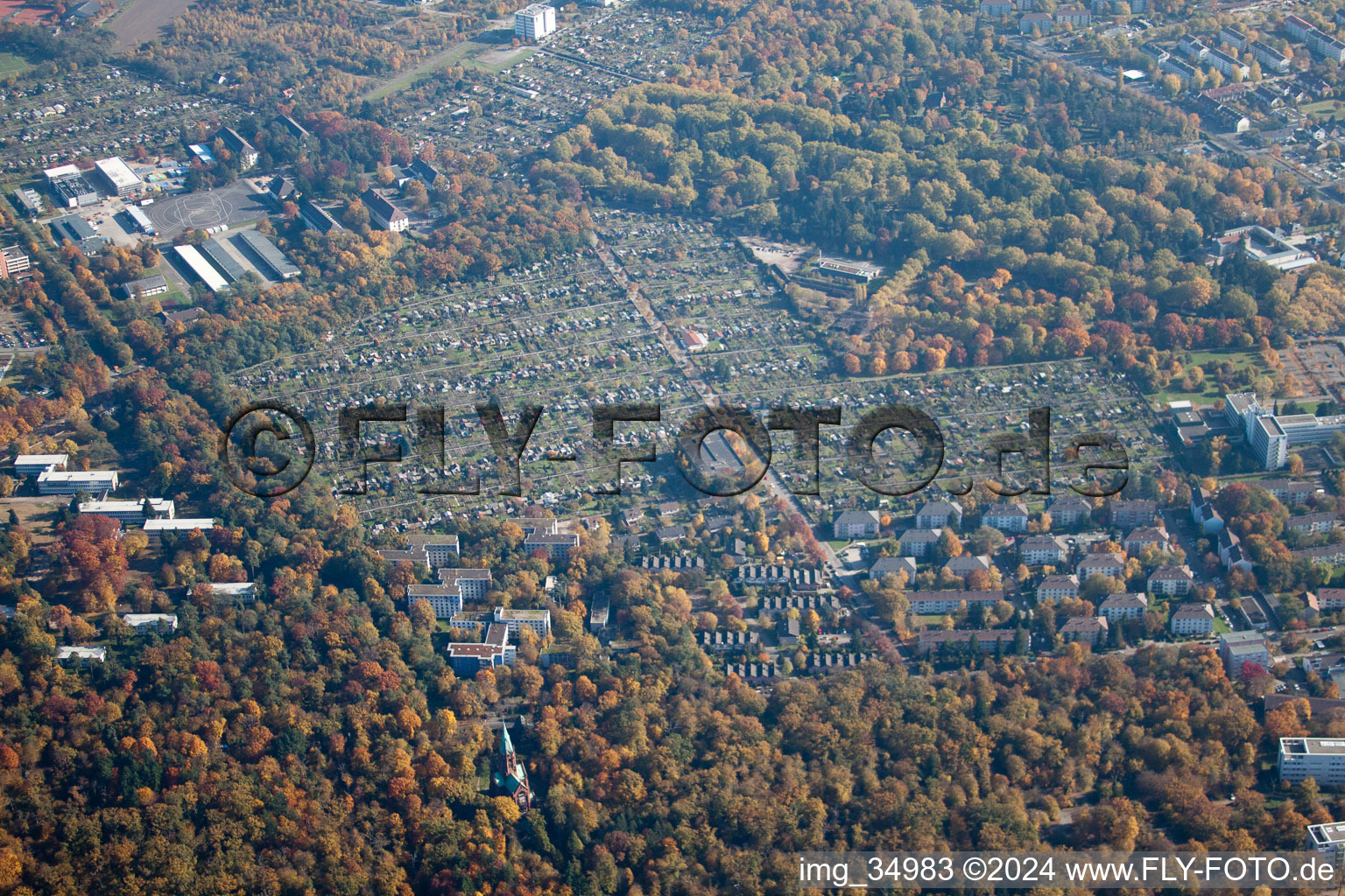 Quartier Oststadt in Karlsruhe dans le département Bade-Wurtemberg, Allemagne du point de vue du drone