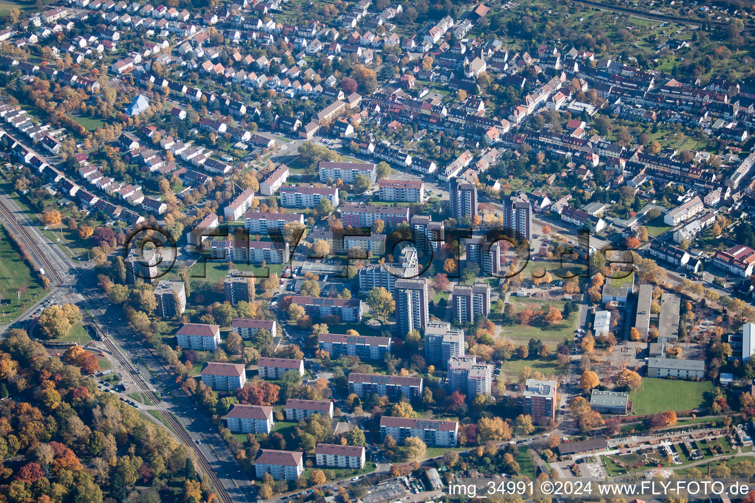 Quartier Oststadt in Karlsruhe dans le département Bade-Wurtemberg, Allemagne du point de vue du drone