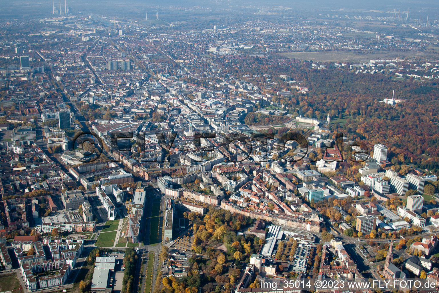Vue aérienne de De l'est à le quartier Südstadt in Karlsruhe dans le département Bade-Wurtemberg, Allemagne