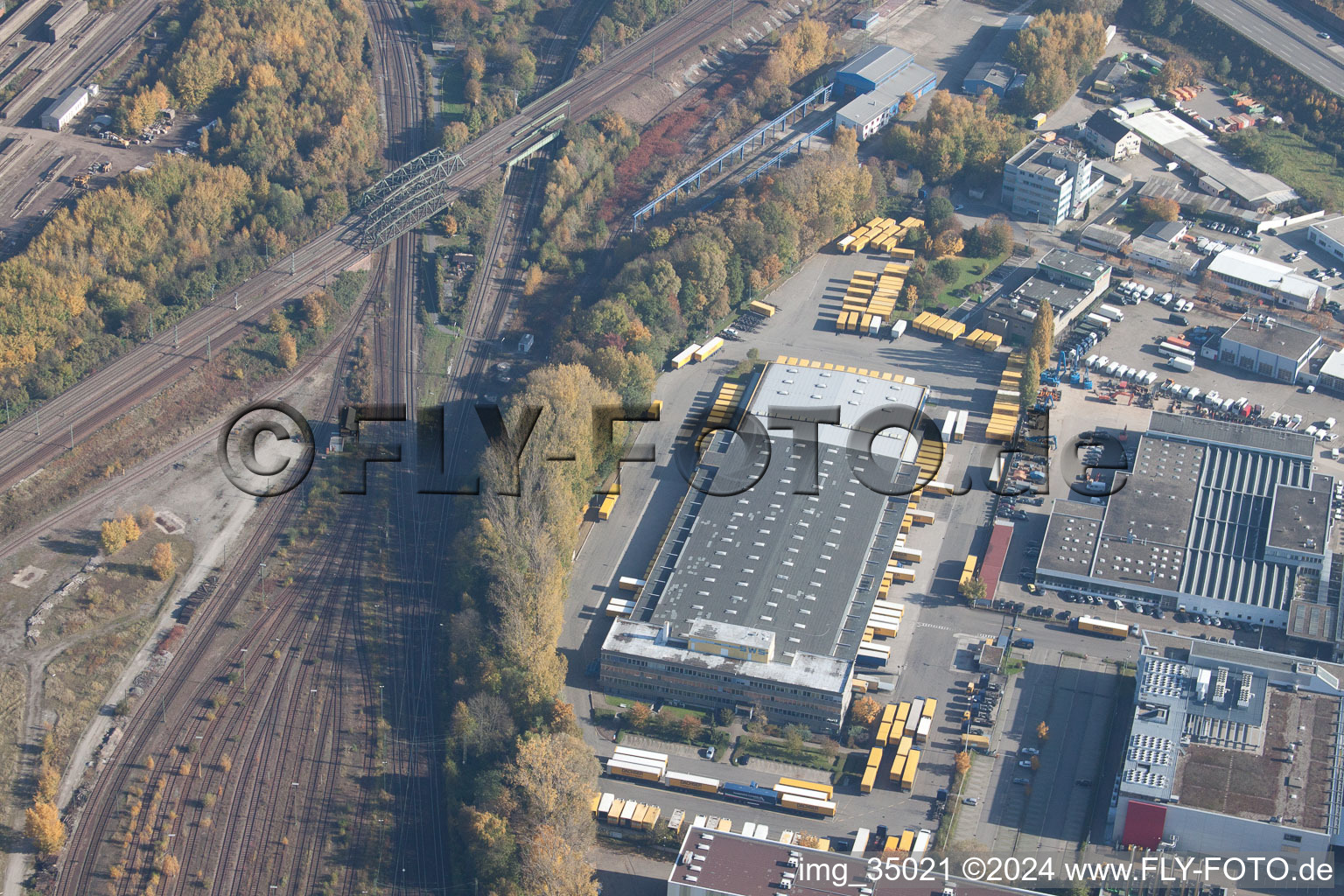 Photographie aérienne de Entrepôts et bâtiment d'expédition SWS-Speditions-GmbH, Ottostrasse à le quartier Durlach in Karlsruhe dans le département Bade-Wurtemberg, Allemagne