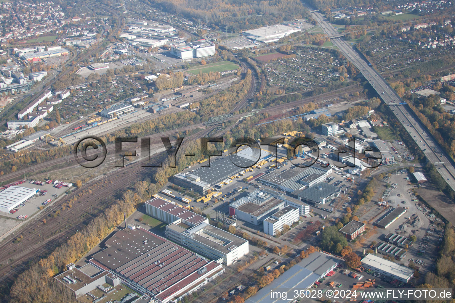 Vue oblique de Entrepôts et bâtiment d'expédition SWS-Speditions-GmbH, Ottostrasse à le quartier Durlach in Karlsruhe dans le département Bade-Wurtemberg, Allemagne