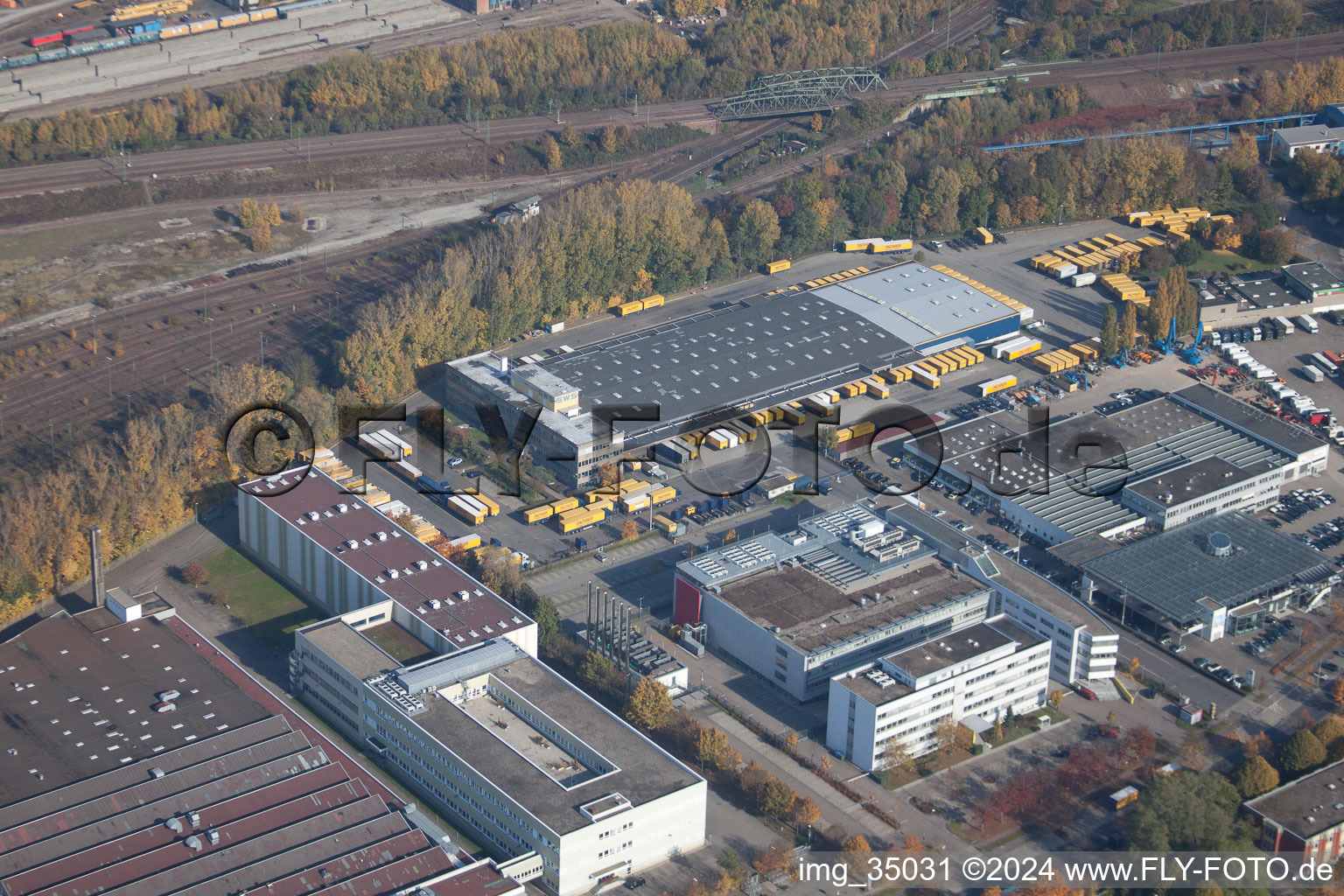 Entrepôts et bâtiment d'expédition SWS-Speditions-GmbH, Ottostrasse à le quartier Durlach in Karlsruhe dans le département Bade-Wurtemberg, Allemagne d'en haut