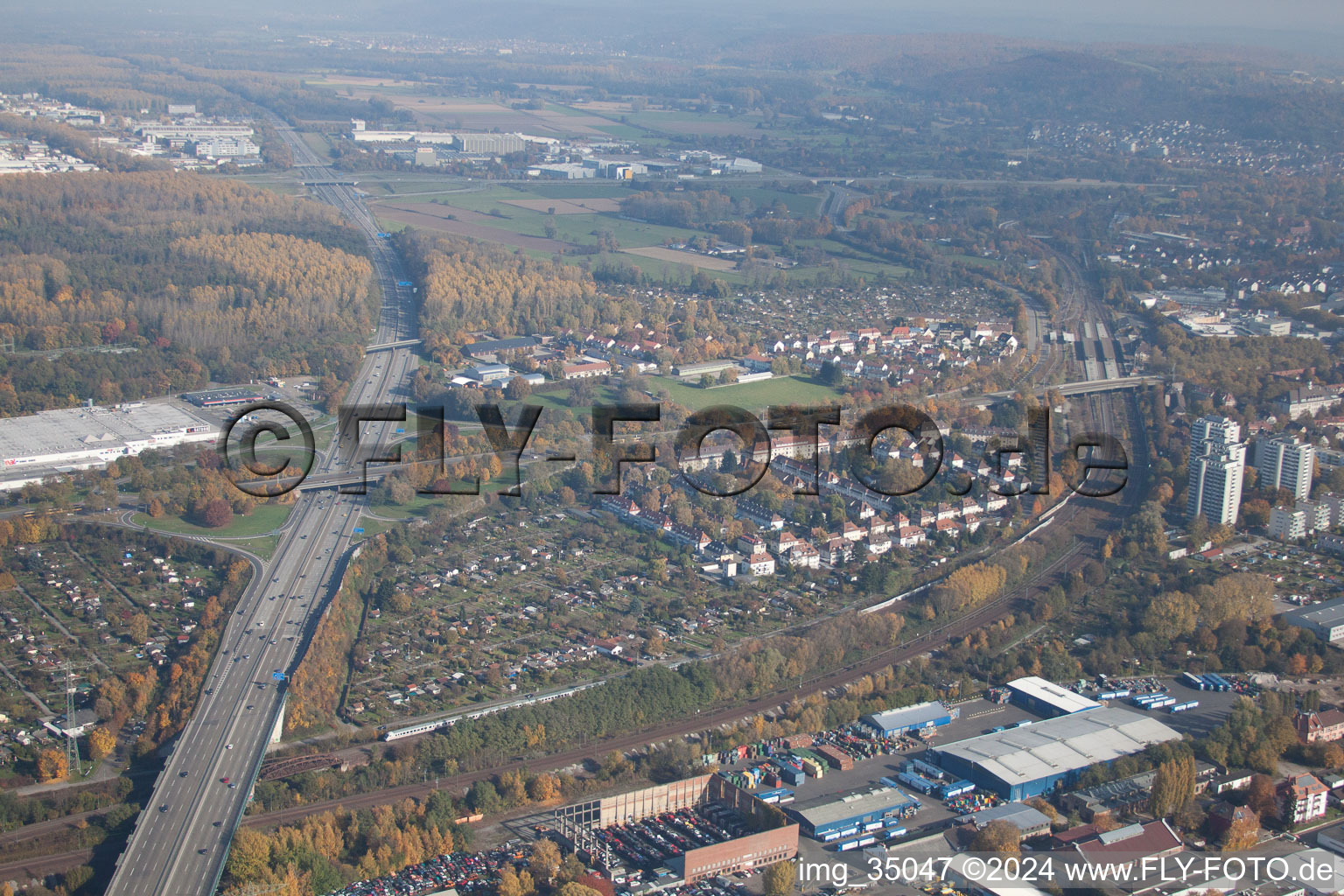 Vue aérienne de A5 à Durlach à le quartier Durlach in Karlsruhe dans le département Bade-Wurtemberg, Allemagne