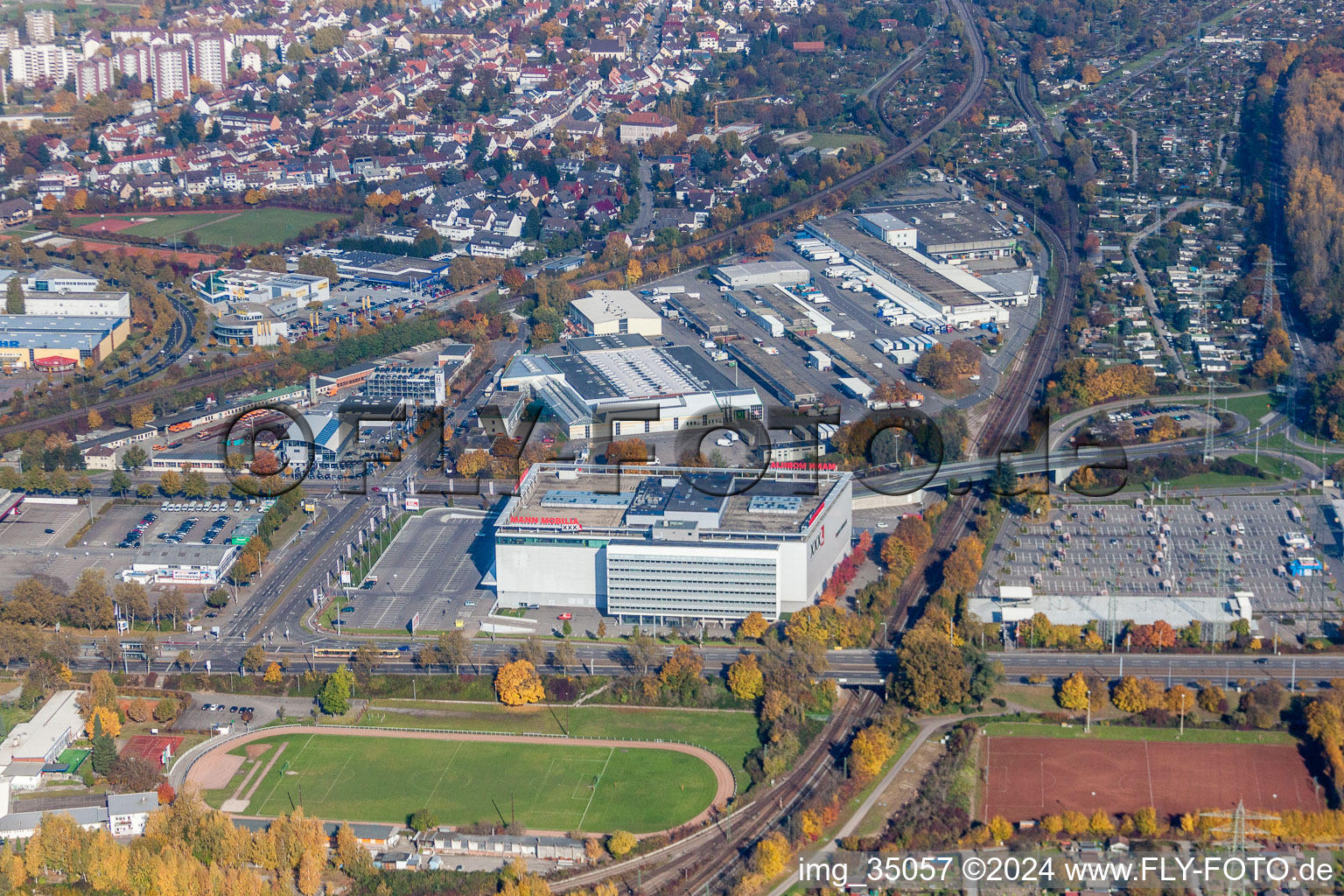 Photographie aérienne de Magasin de meubles - magasin de meubles de XXL Lutz, MANN Management GmbH à le quartier Rintheim in Karlsruhe dans le département Bade-Wurtemberg, Allemagne