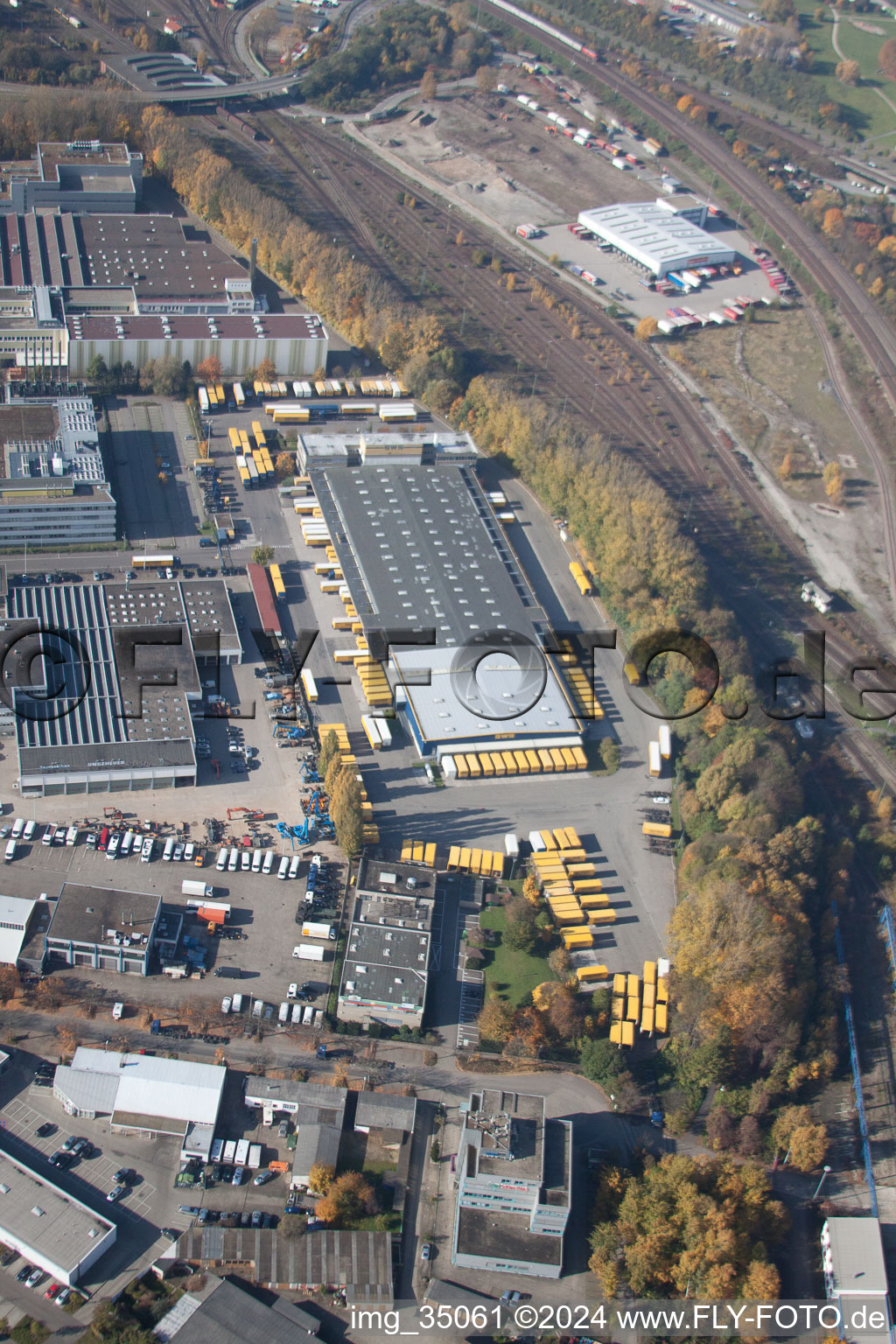 Enregistrement par drone de Entrepôts et bâtiment d'expédition SWS-Speditions-GmbH, Ottostrasse à le quartier Durlach in Karlsruhe dans le département Bade-Wurtemberg, Allemagne