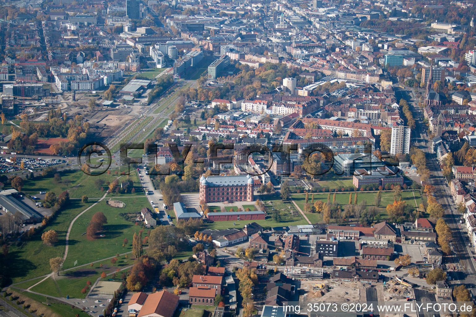 Quartier Oststadt in Karlsruhe dans le département Bade-Wurtemberg, Allemagne d'un drone