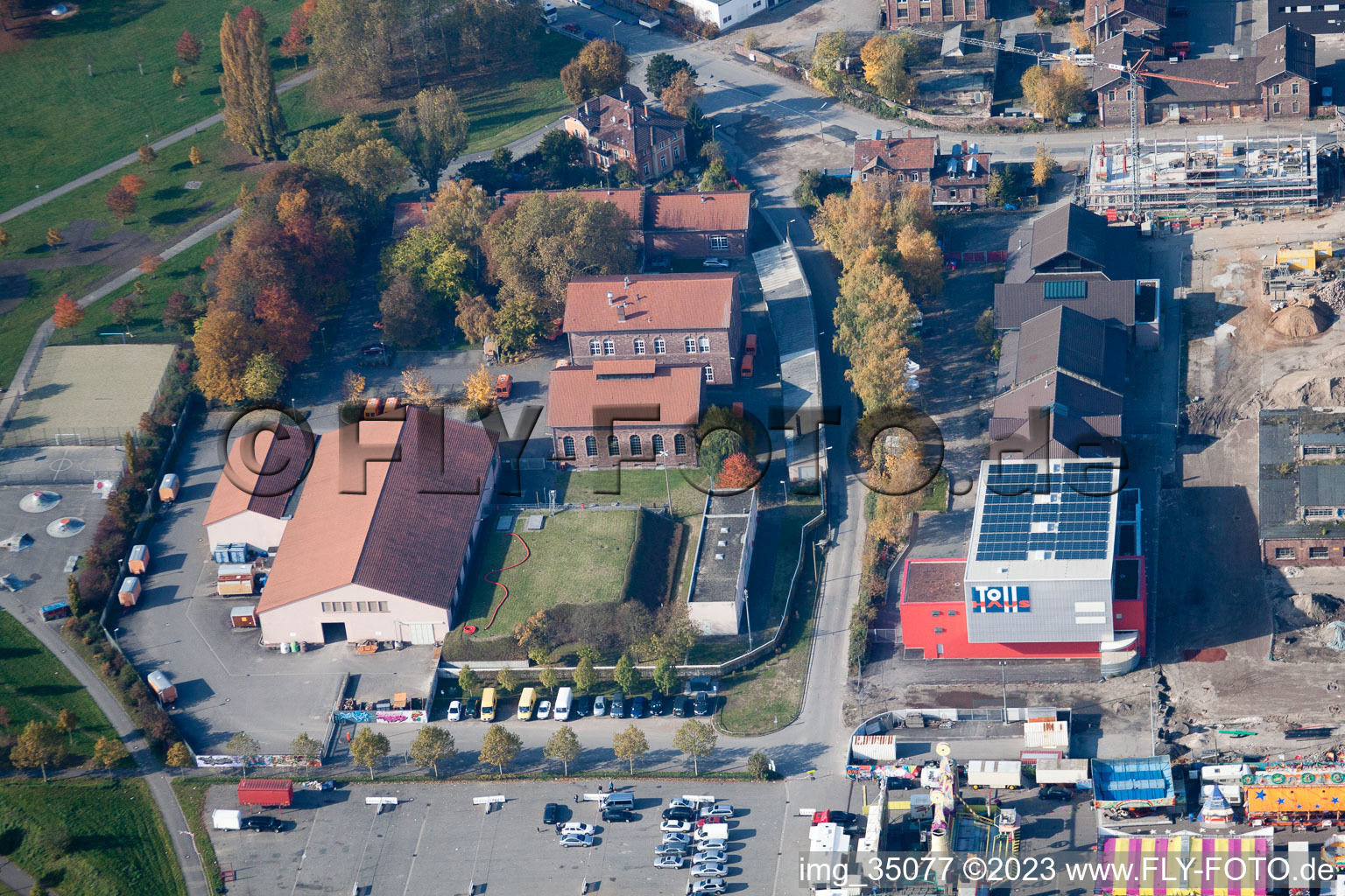 Vue aérienne de Maison de fous à l'ancien abattoir à le quartier Oststadt in Karlsruhe dans le département Bade-Wurtemberg, Allemagne