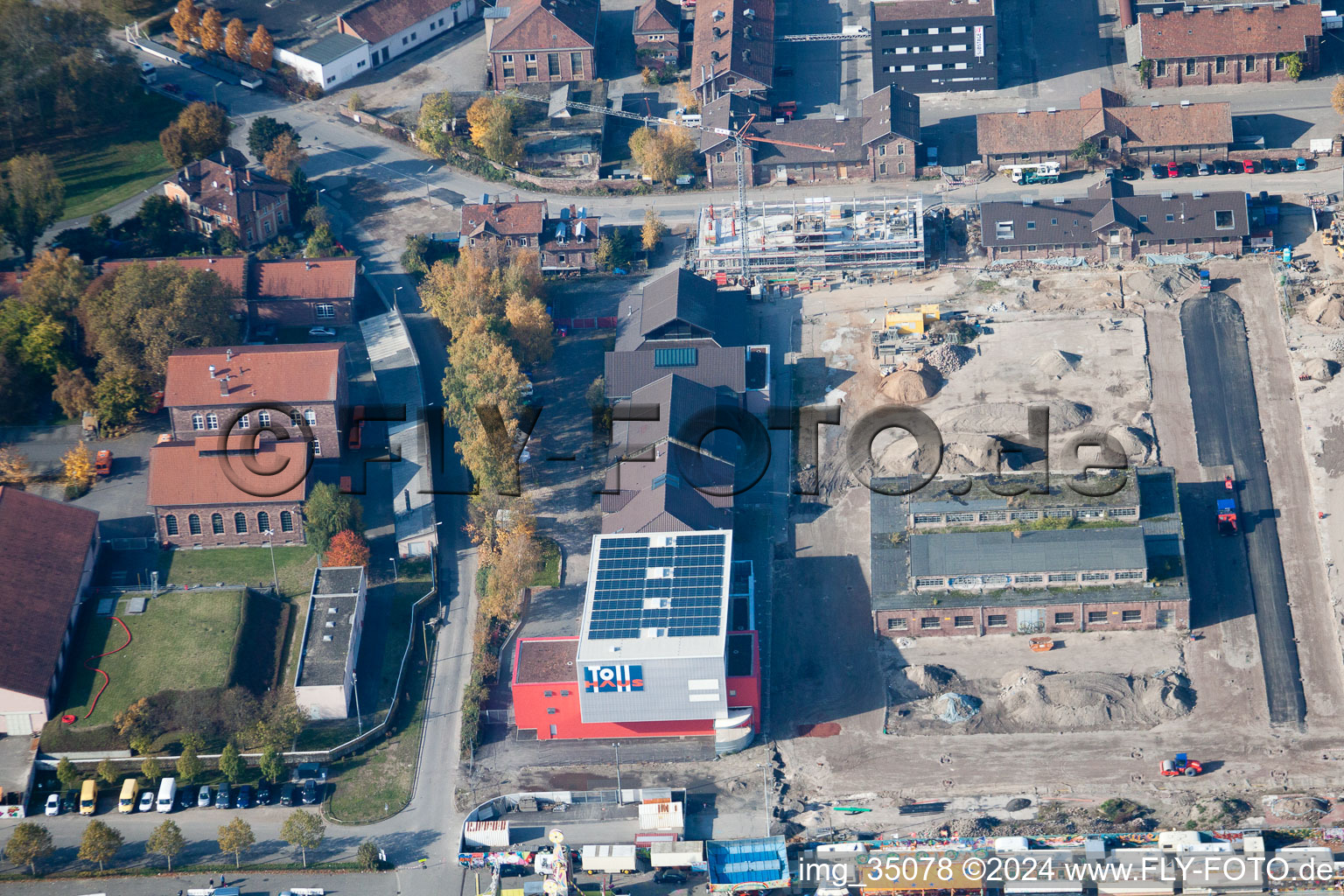 Vue aérienne de Maison de fous à l'ancien abattoir à le quartier Oststadt in Karlsruhe dans le département Bade-Wurtemberg, Allemagne